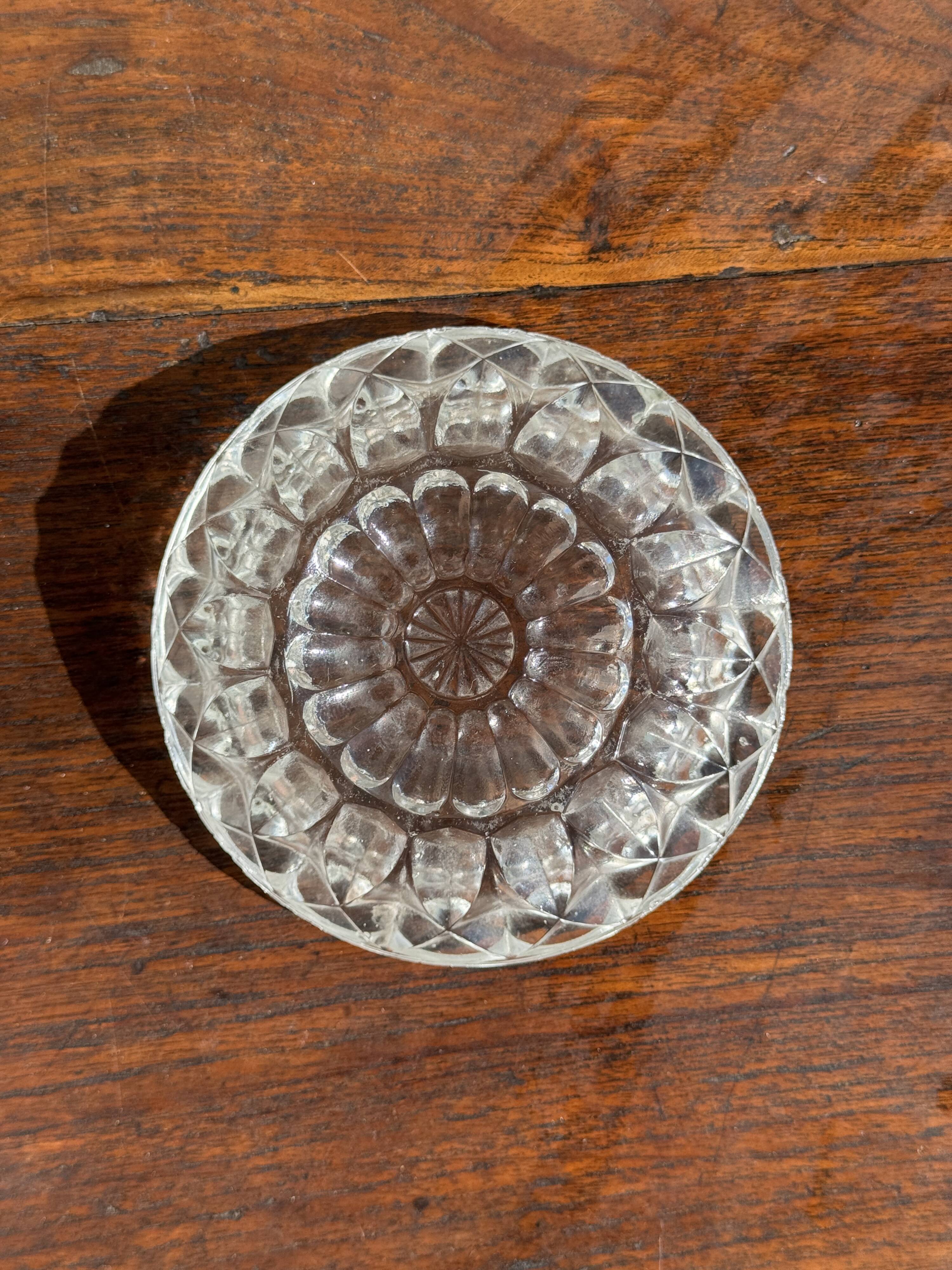 Cendrier en verre classique rosace D13