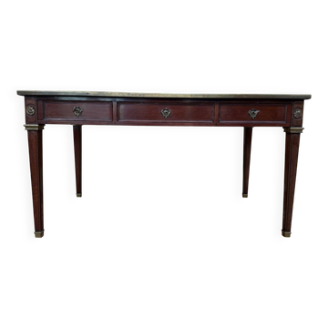 Bureau plat – Style Louis XVI – Acajou, cuir vert, bronze