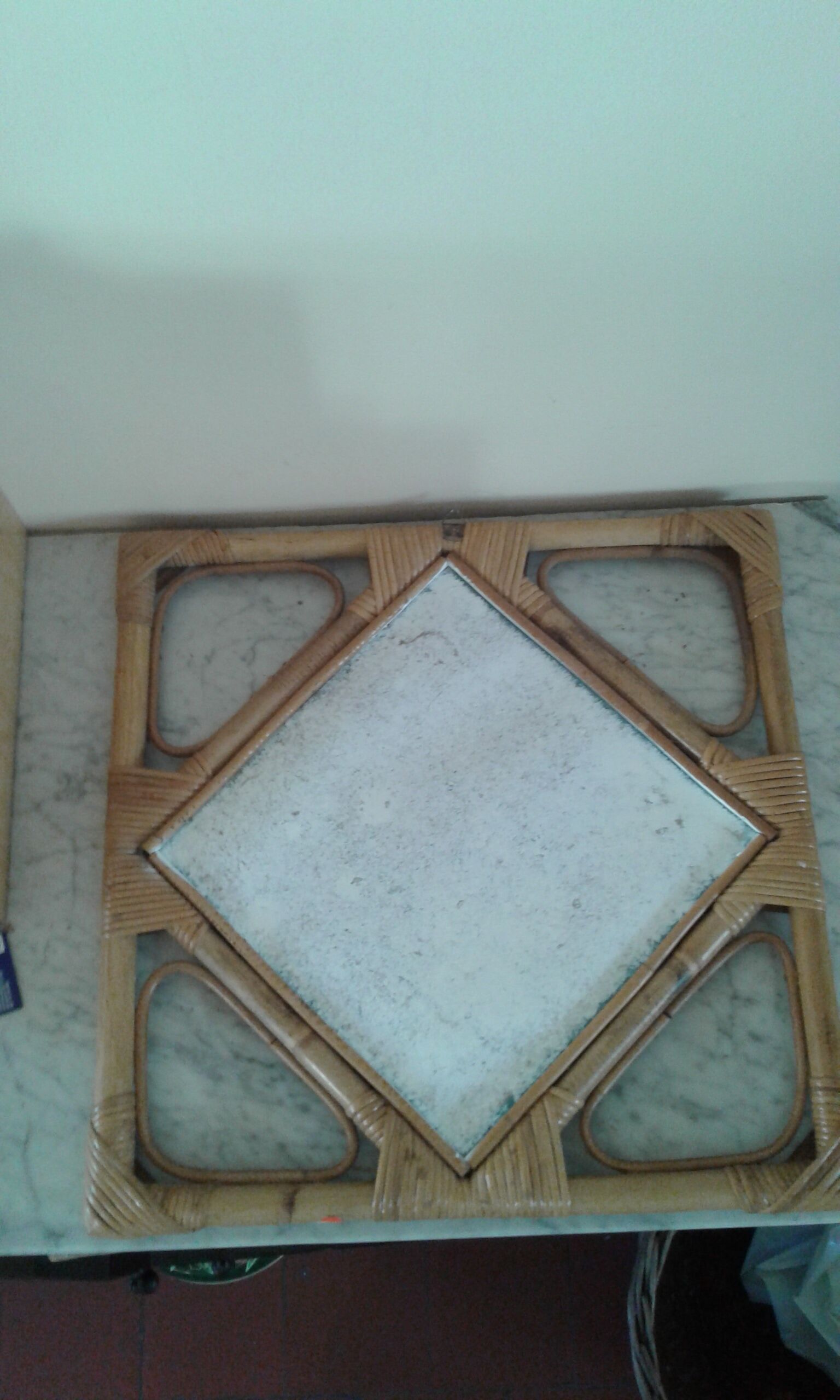 Rattan mirror in losange