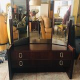 Hairdresser with triptych mirror and stool