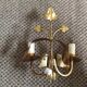 Wall lamp in gold metal