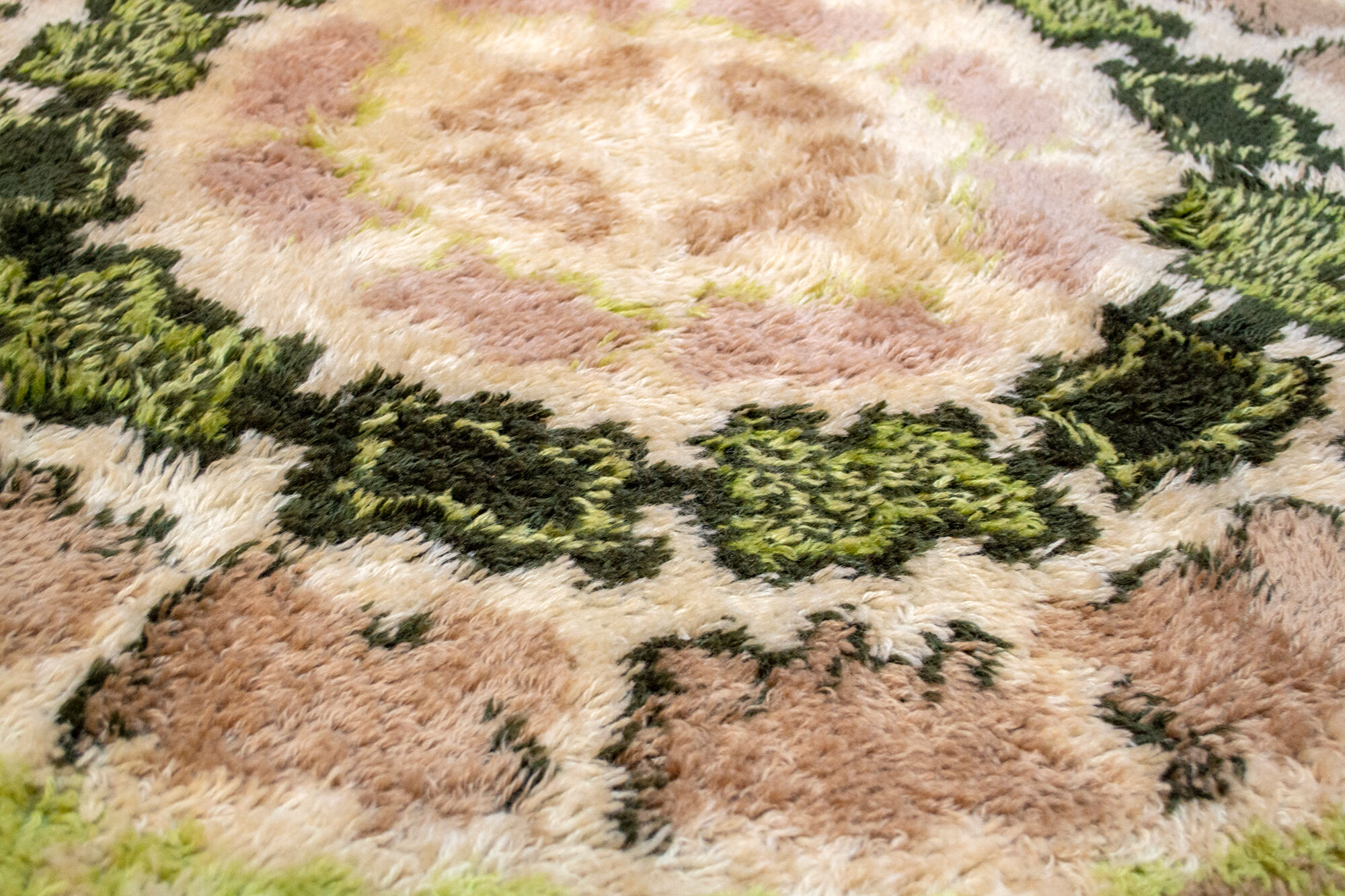 Carpet with psychedelic designs in wool Italy 70s 155x220cm