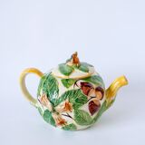 Tea service consisting of a teapot, a milk jug and a numbered hazelnut slip sugar bowl