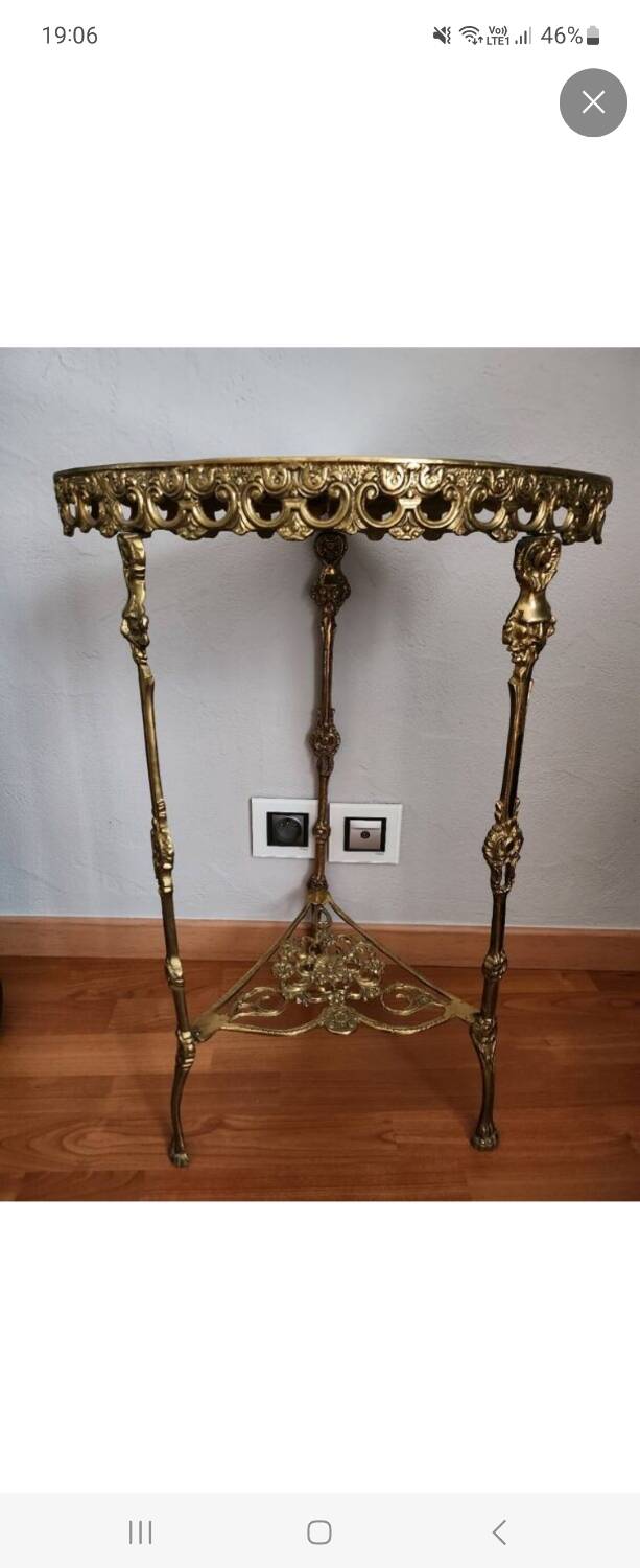 Bronze corner console