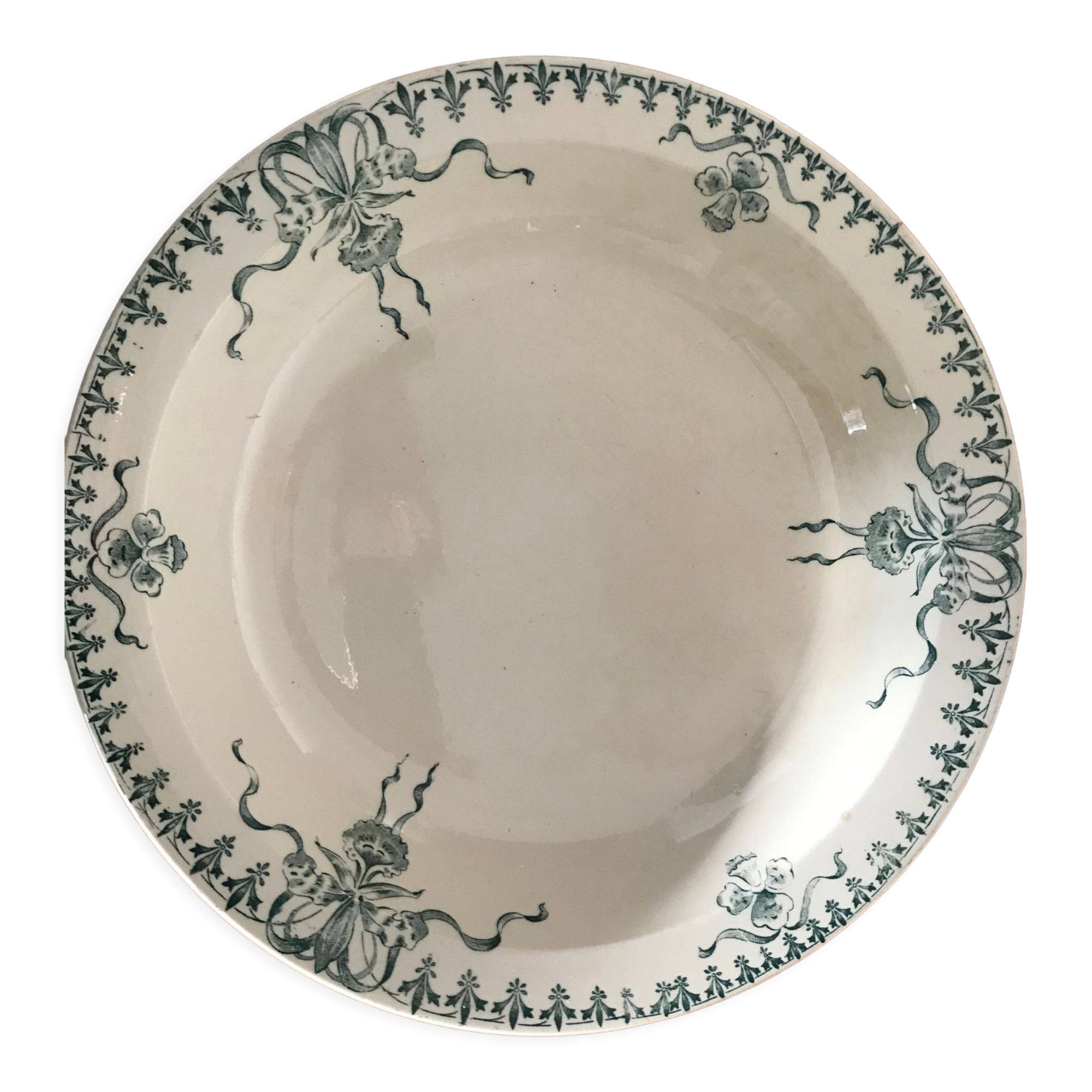 Round dish in opaque porcelain from gien