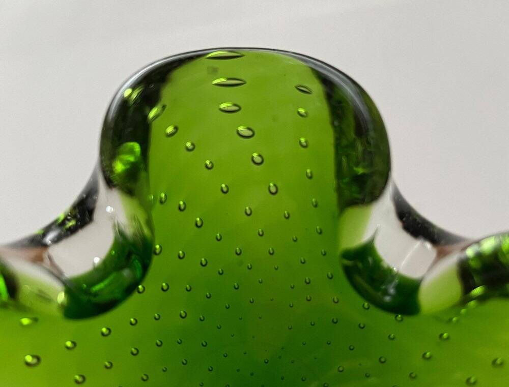 Vintage Italian Bullicante glass bowl from Murano.