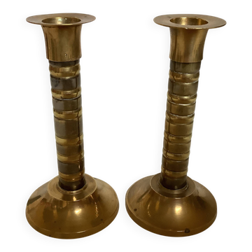 Paire de petits bougeoirs en laiton bicolore