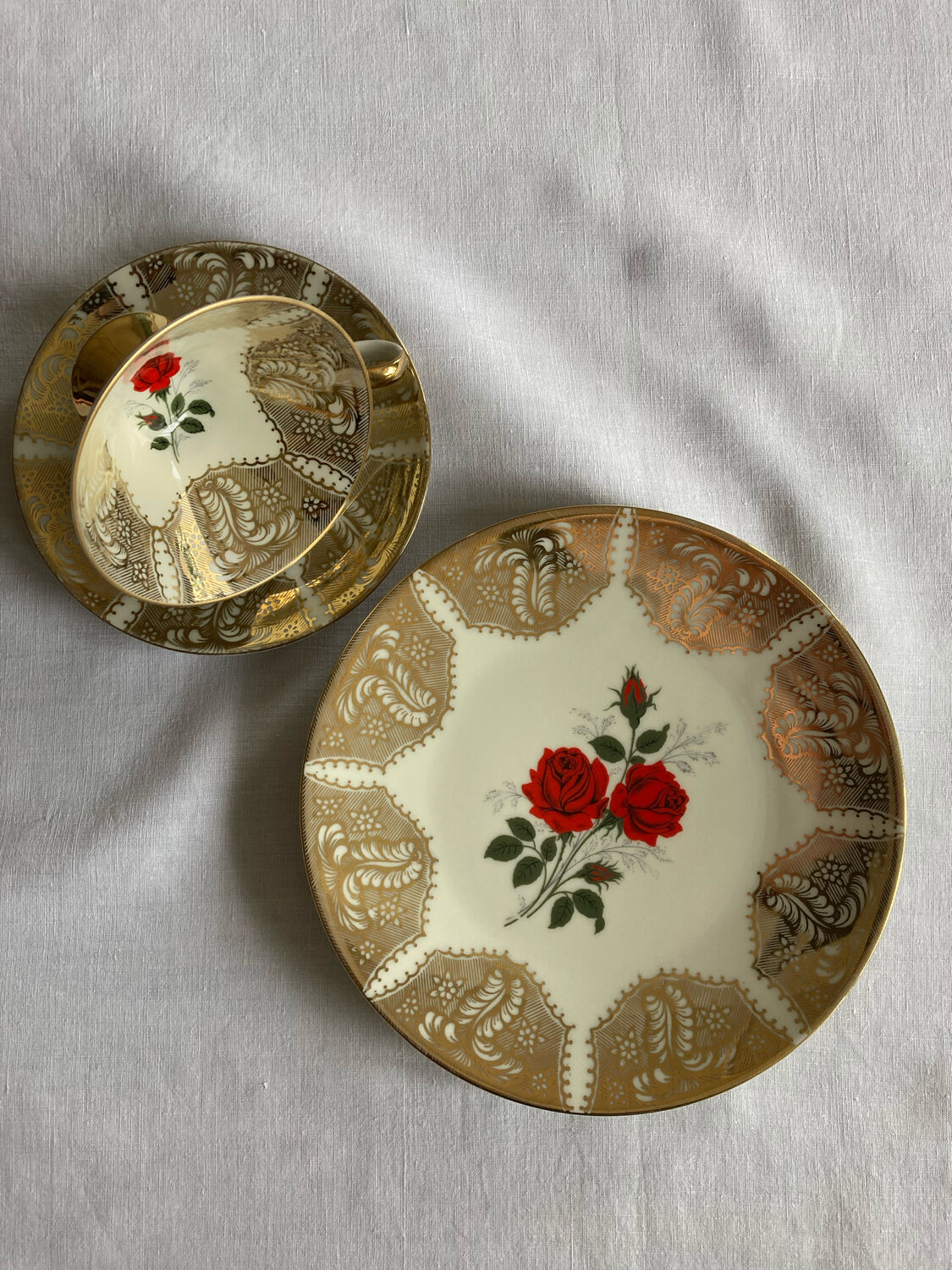 Trio ensemble a cafe the Bavaria fine porcelain