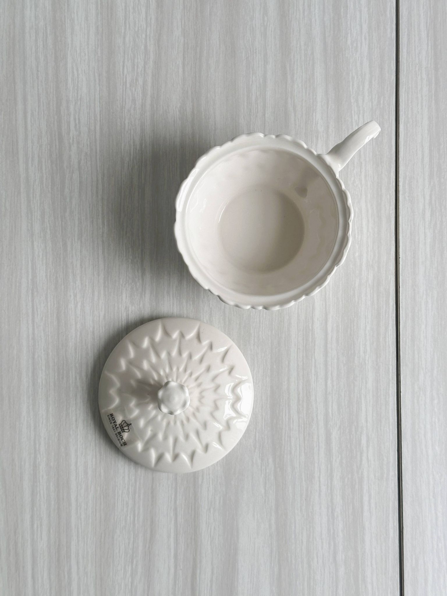 Sucrier ou boîte à condiments, porcelaine blanche