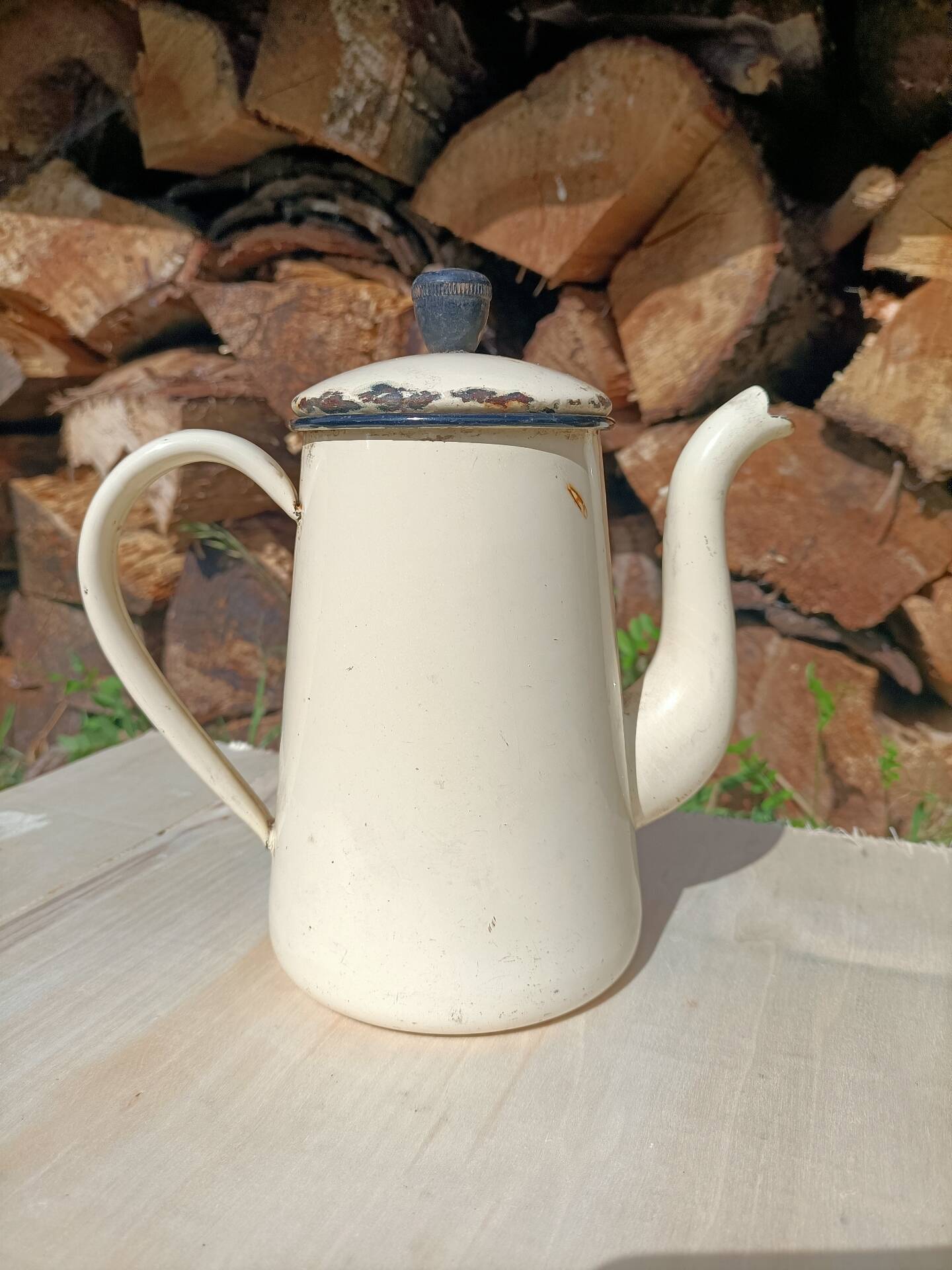 Small retro enamelled metal coffee pot 💐