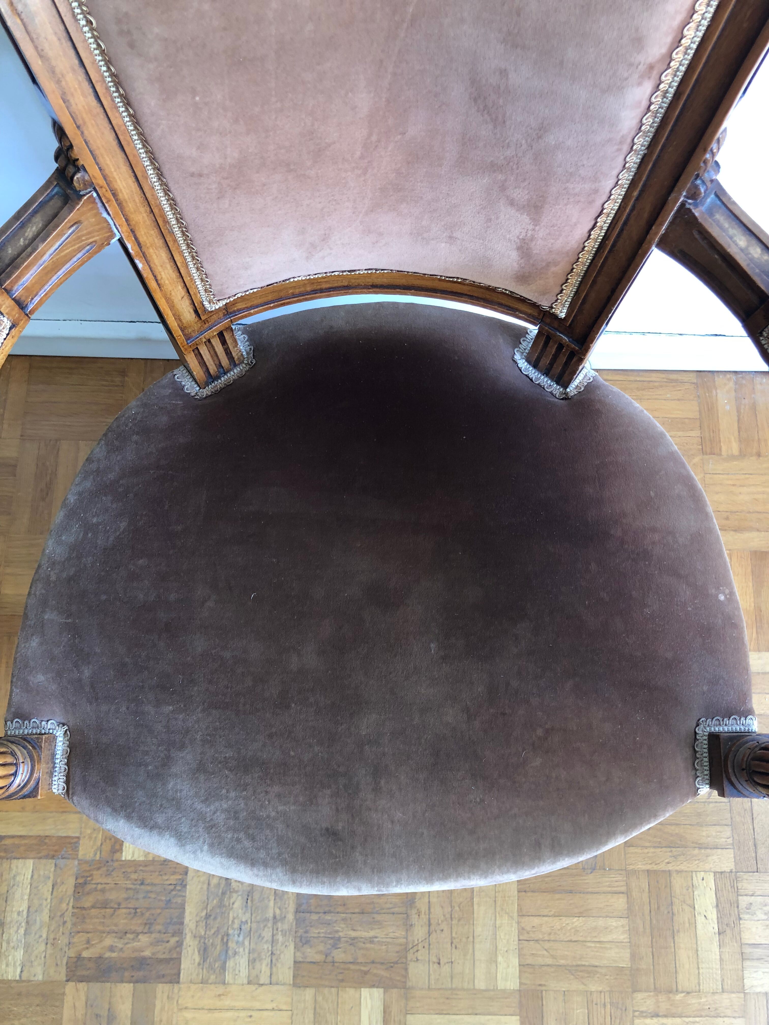 Fauteuil style directoire velours marron