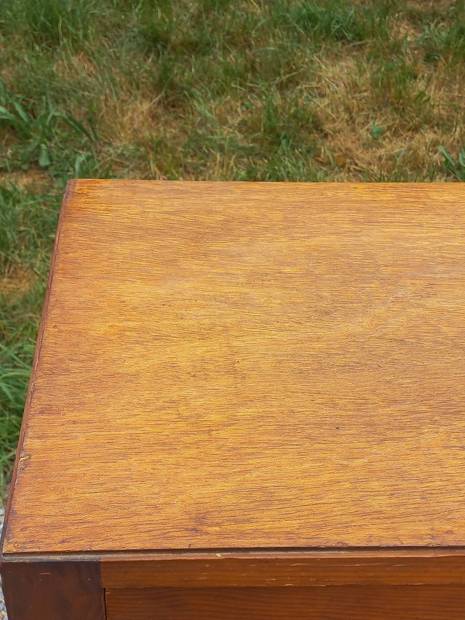 Vintage 1950s chest of drawers with tapered legs and 5 drawers.