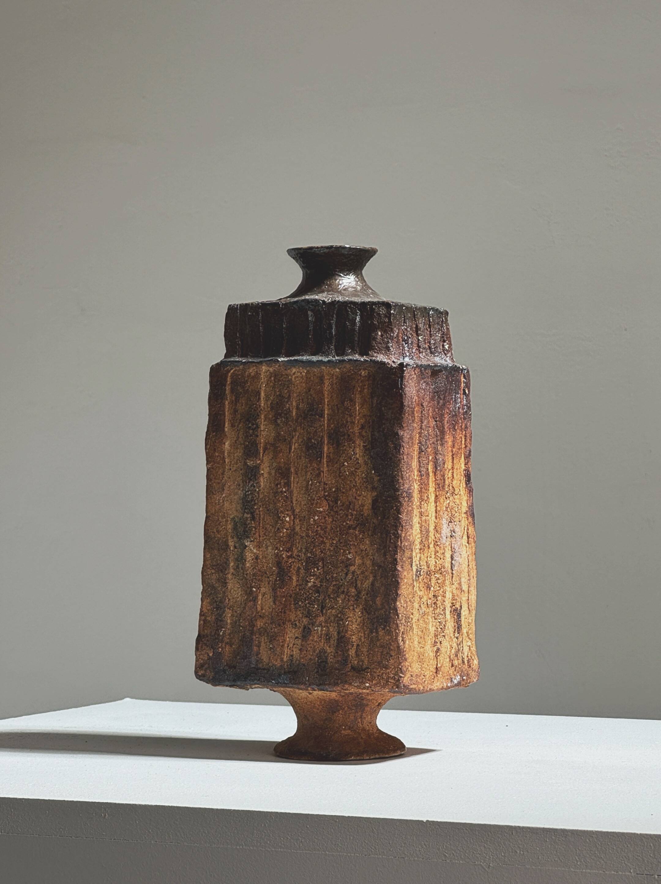 Vase géométrique par Gérard Brossard, La Borne