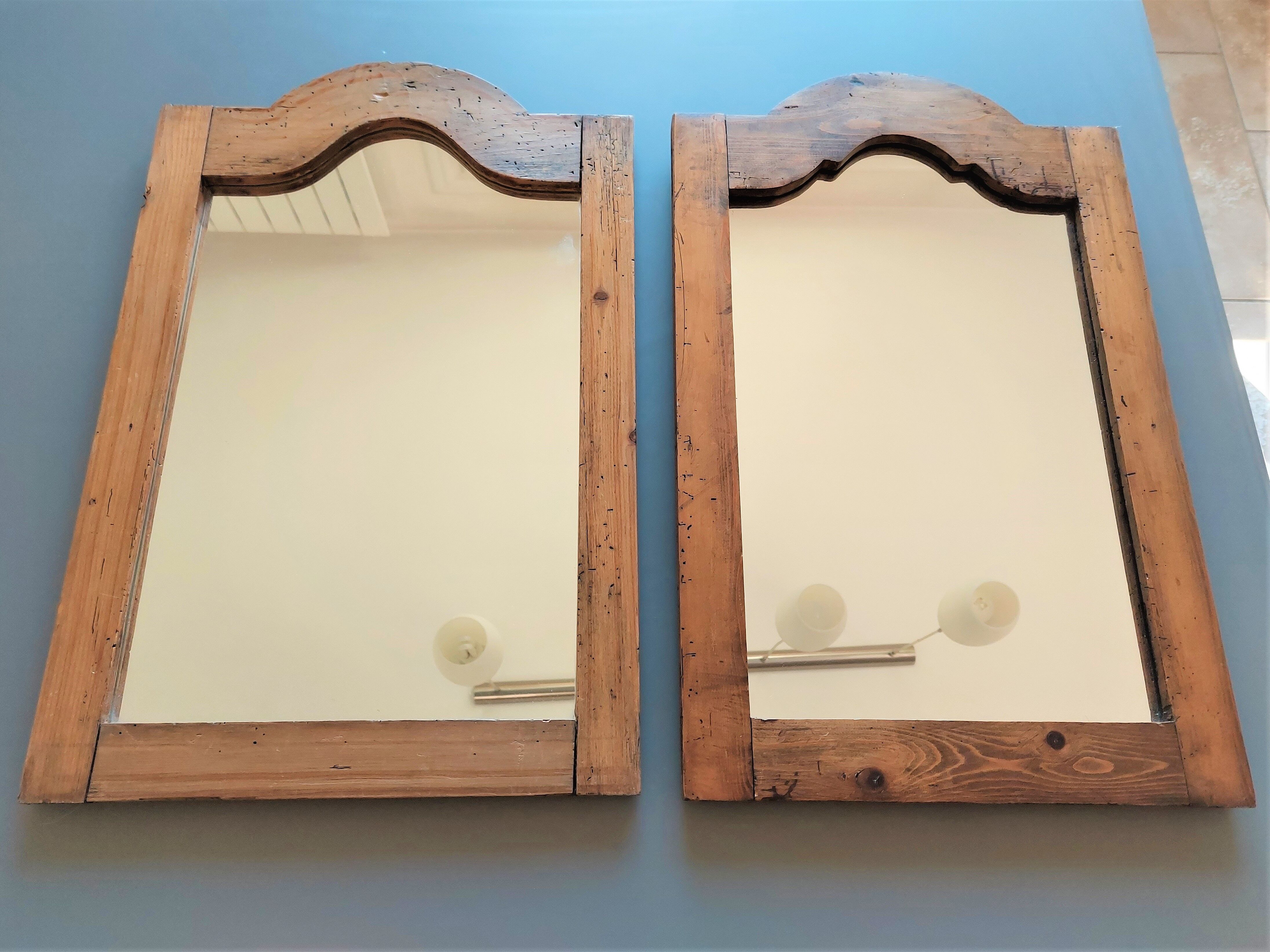 Duo de miroirs encadrement noyer