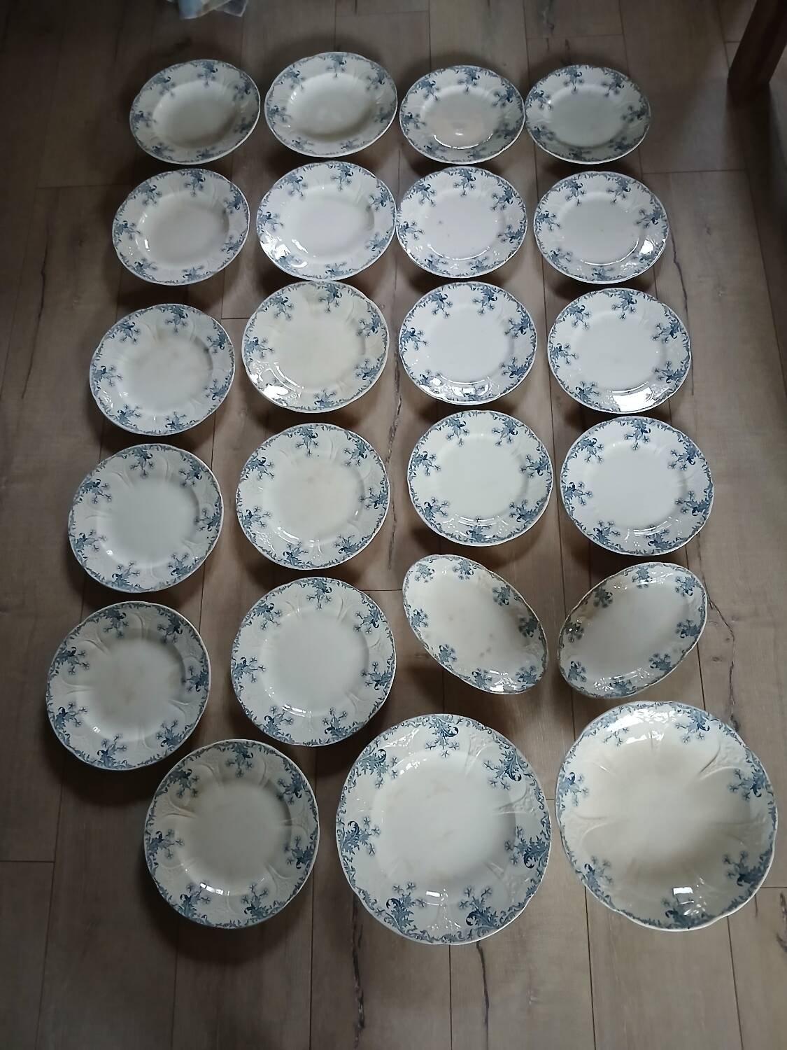 Longwy iron earth dinnerware set