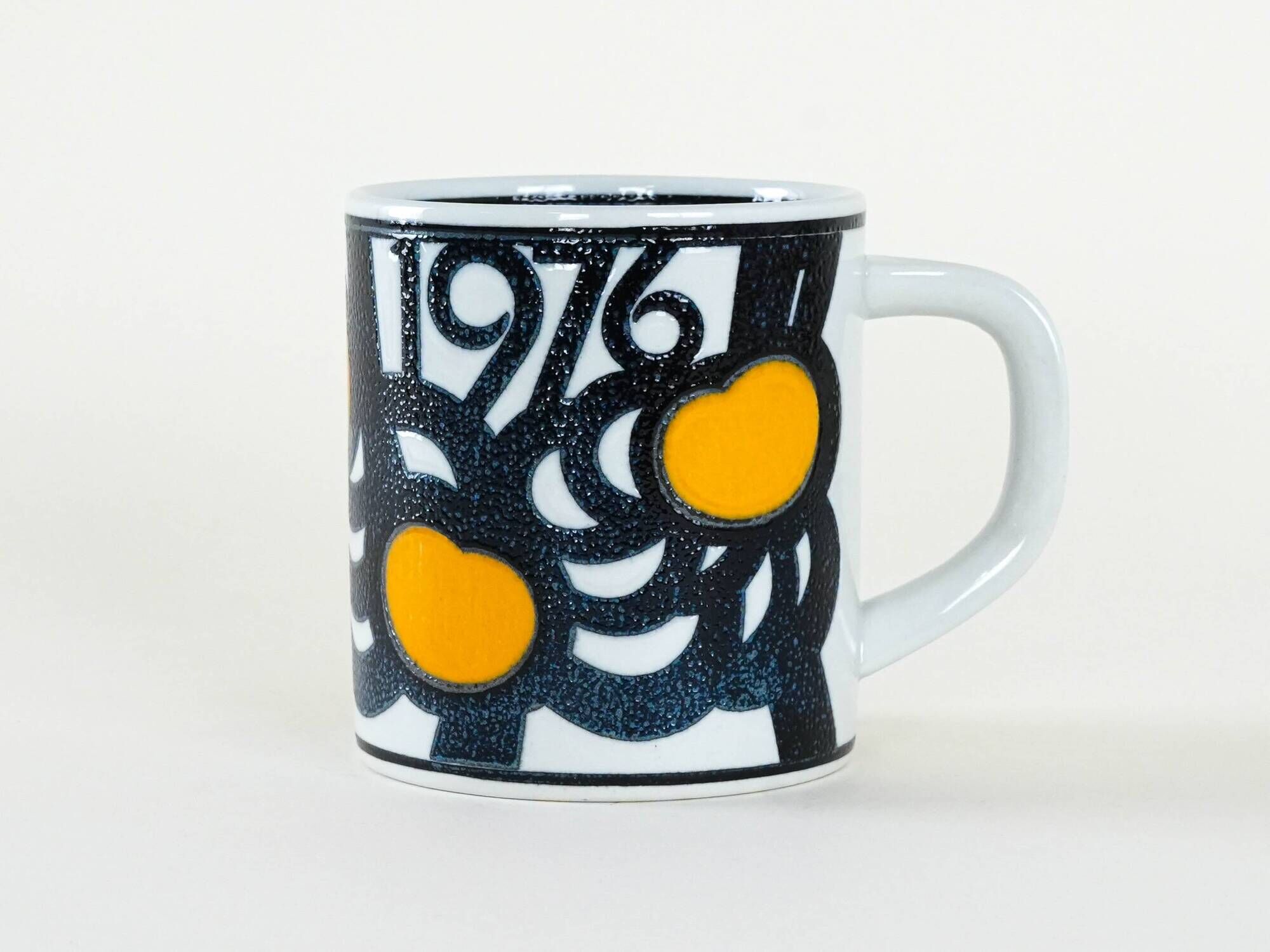 Porcelain mug, Danish design, 1976, manufacturer: Royal Copenhagen