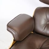 Charles Eames Lounge Chair In Brown Leather And Light Walnut