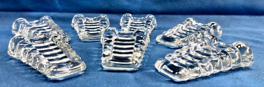 7 anciens porte couteaux cale assiette modèle bambou Portieux