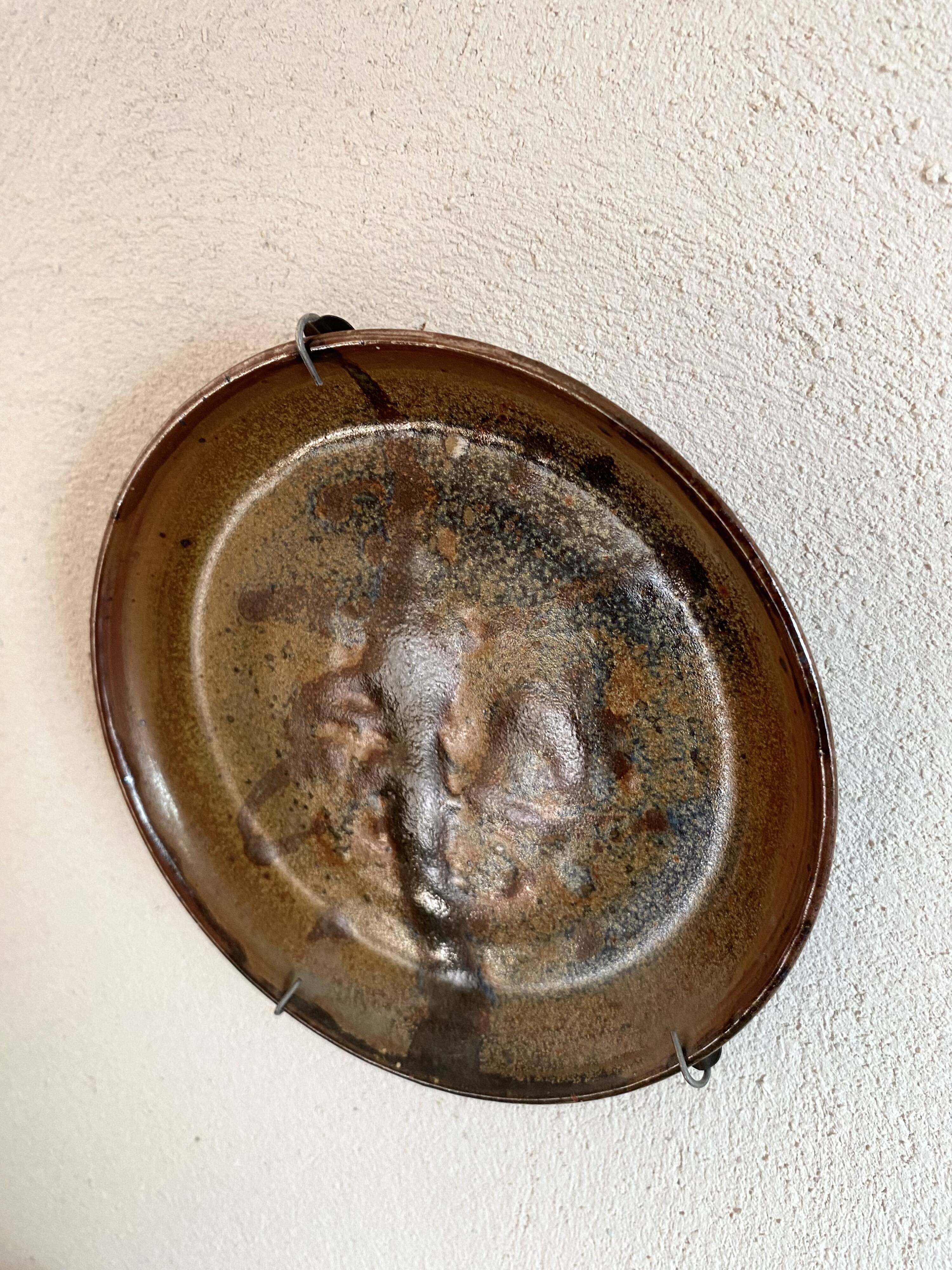 Ceramic wall plate