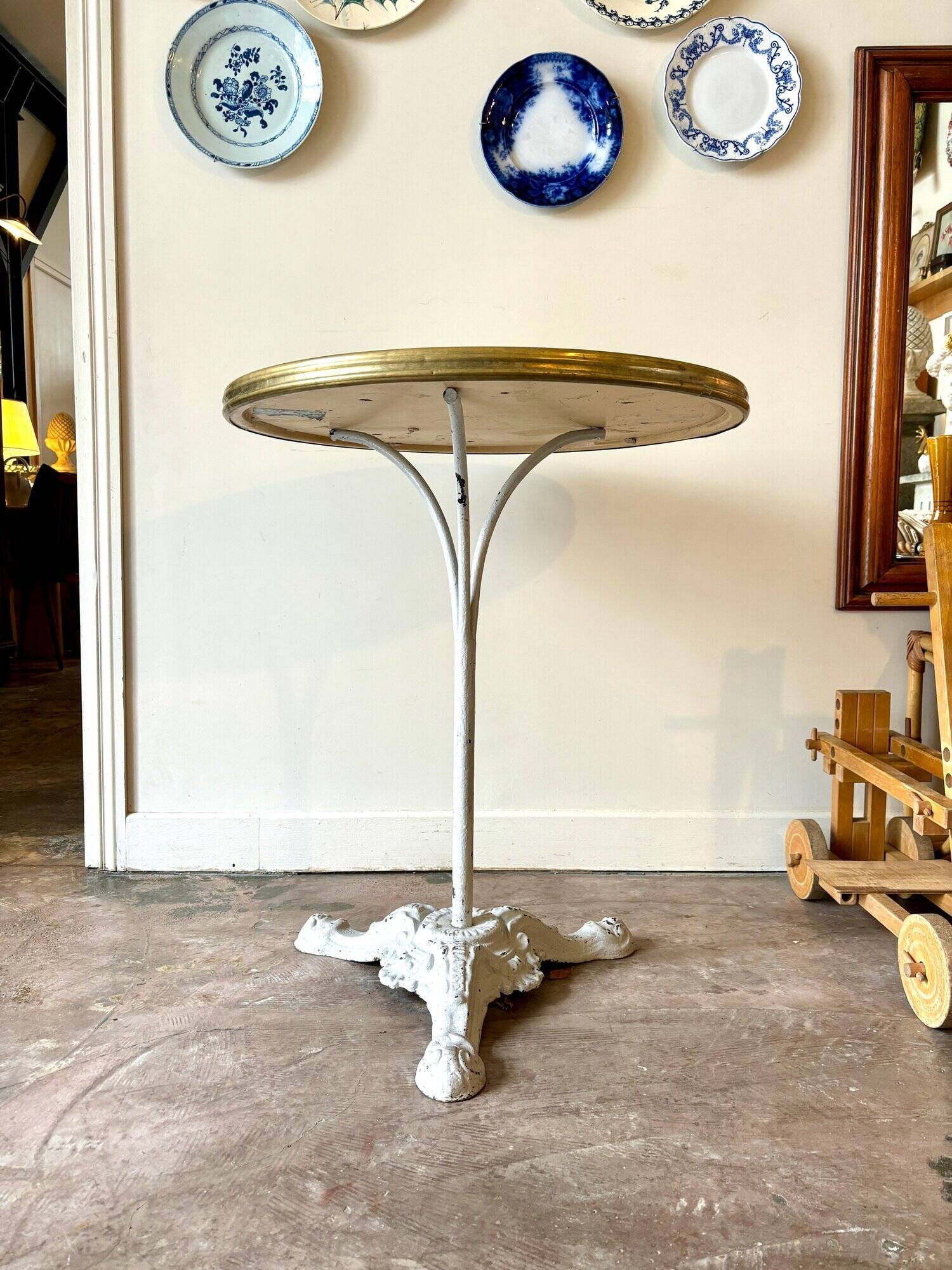Table bistrot en fonte de fer grise et mélaminé beige ⌀ 60 cm