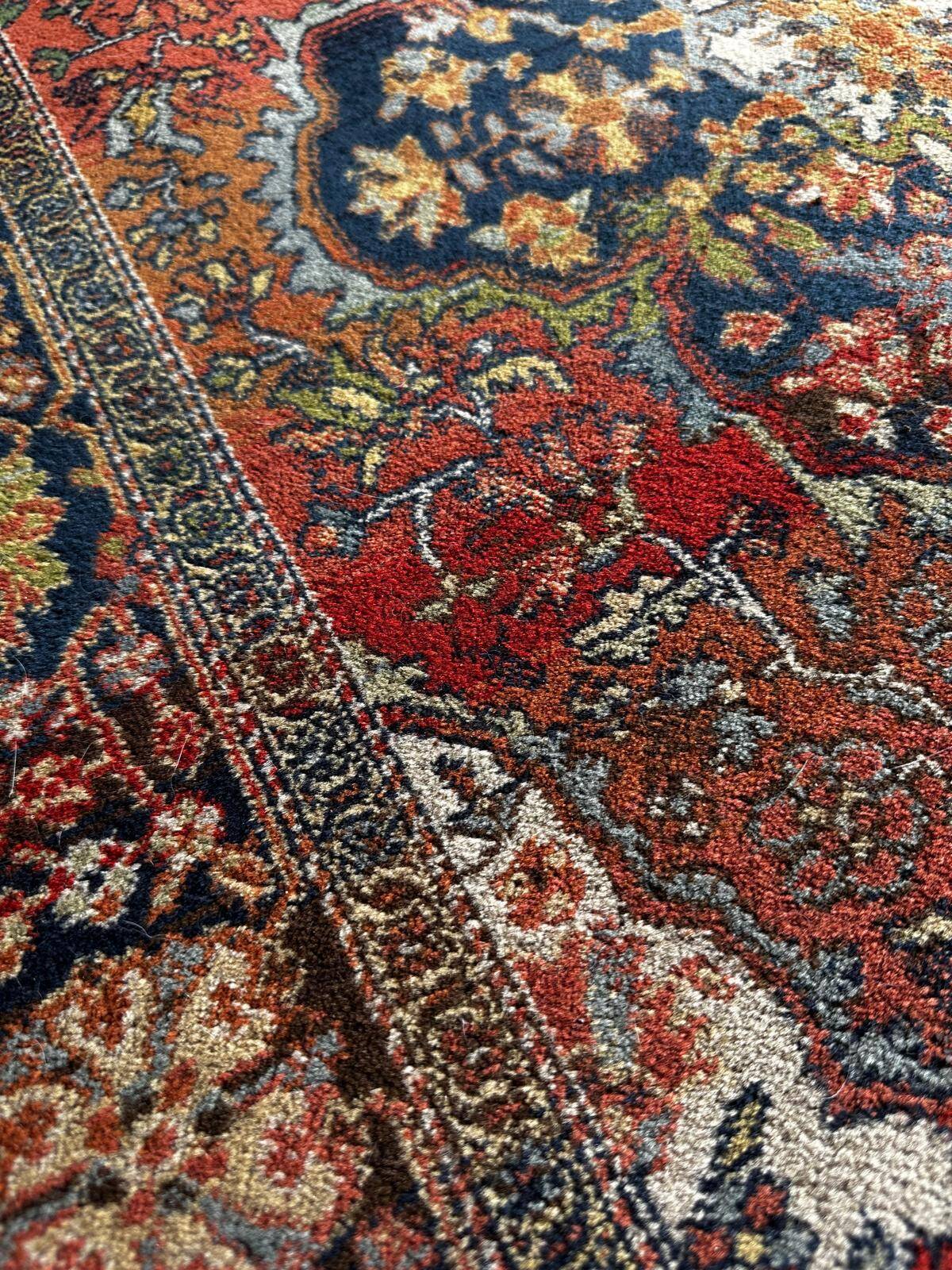 Oriental style rug 180cm x 90cm