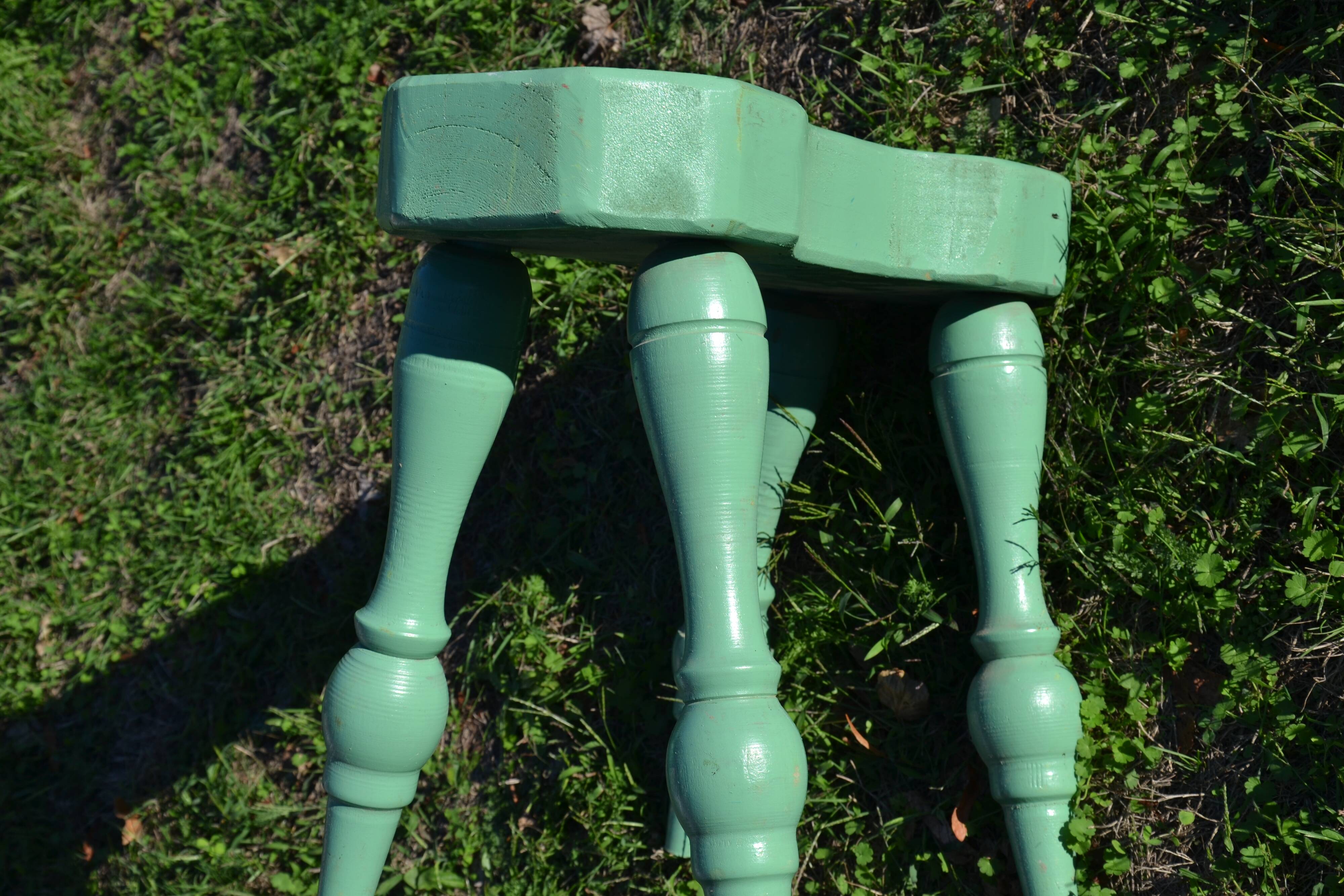 2 anciens tabourets atypiques artisanaux
