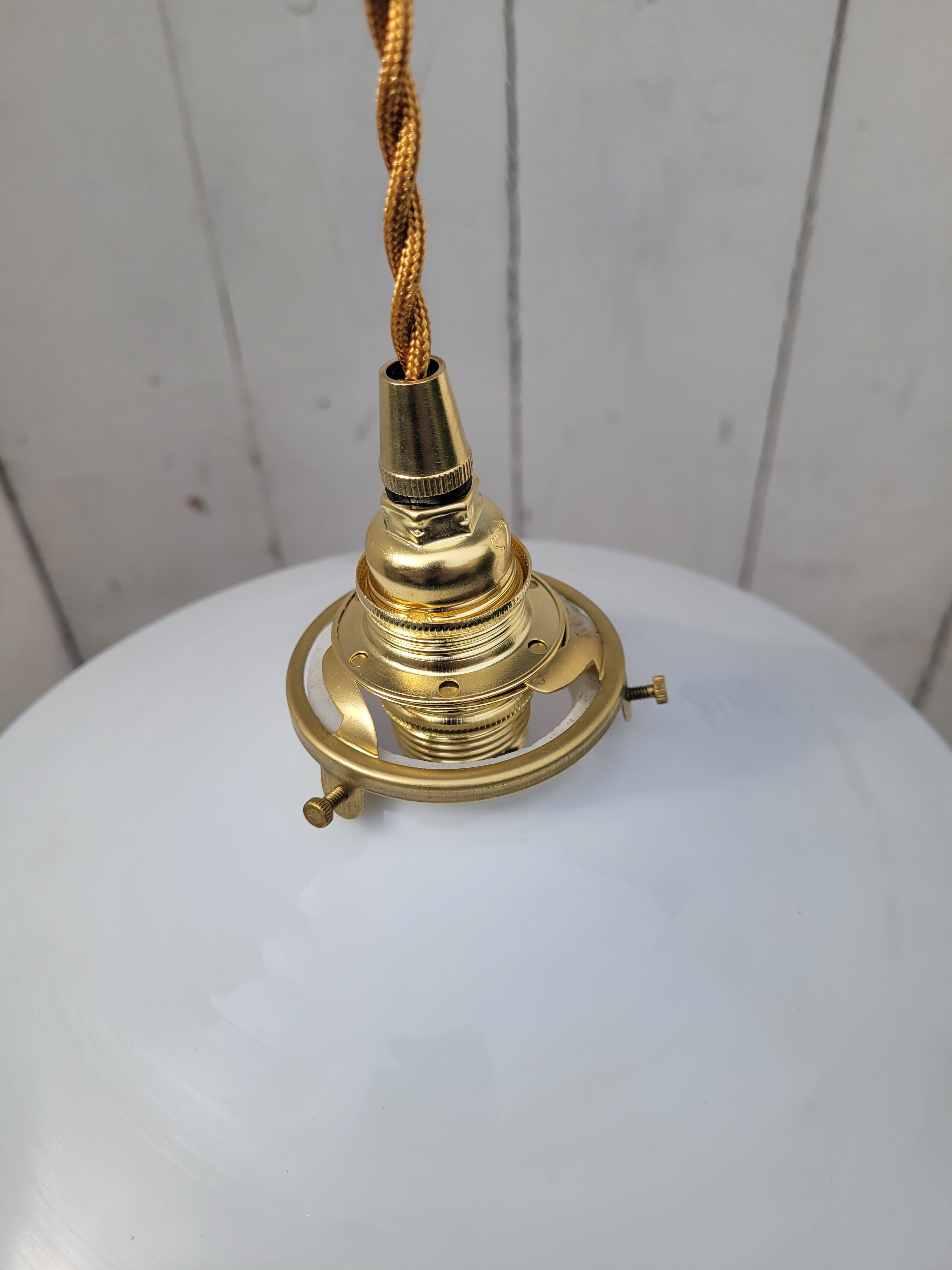 Smooth opaline suspension