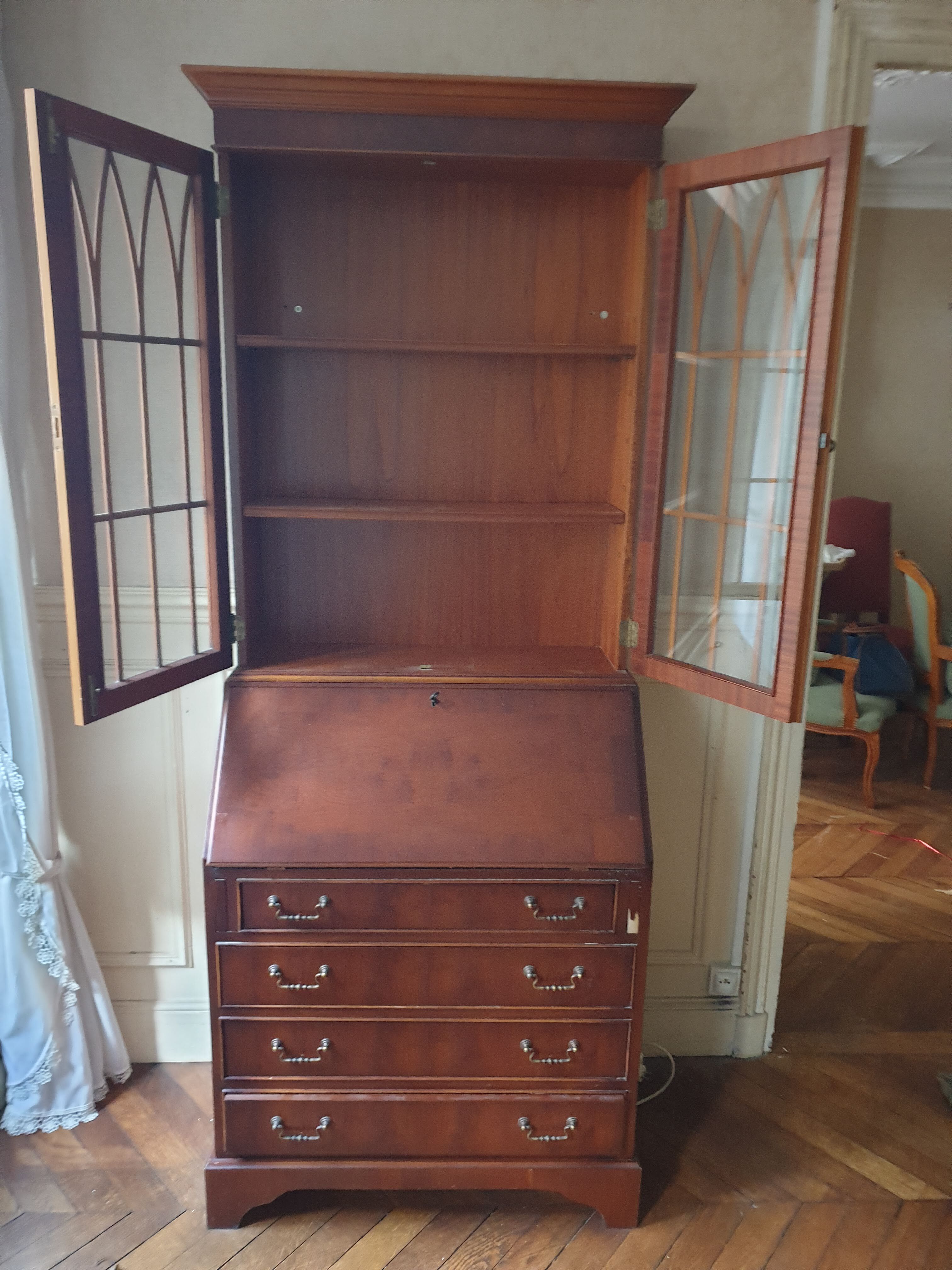 Secretary or English Scriban with showcase