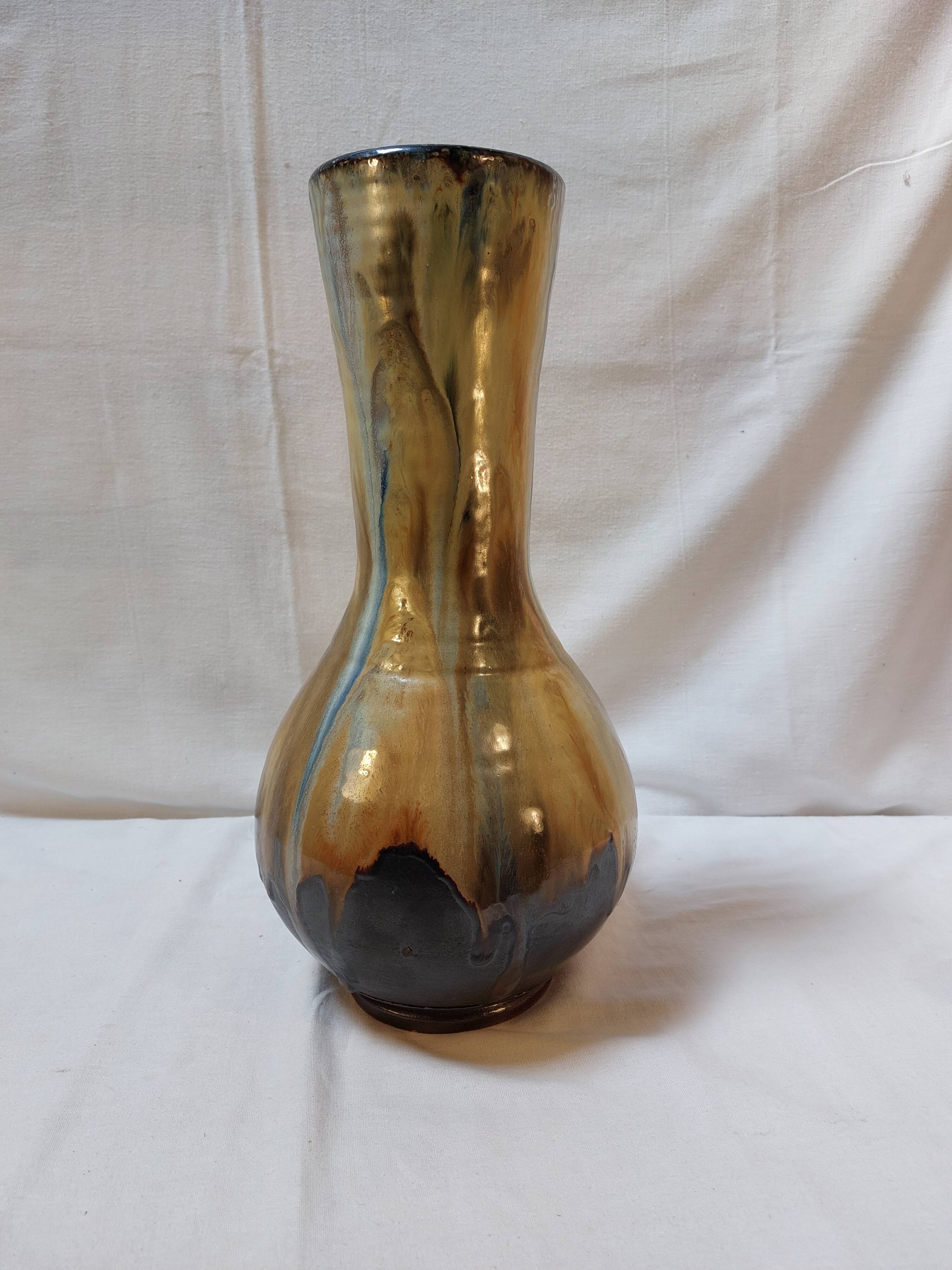 Large vase in flamed Boufflioux sandstone signed GUÉRIN - 1930s