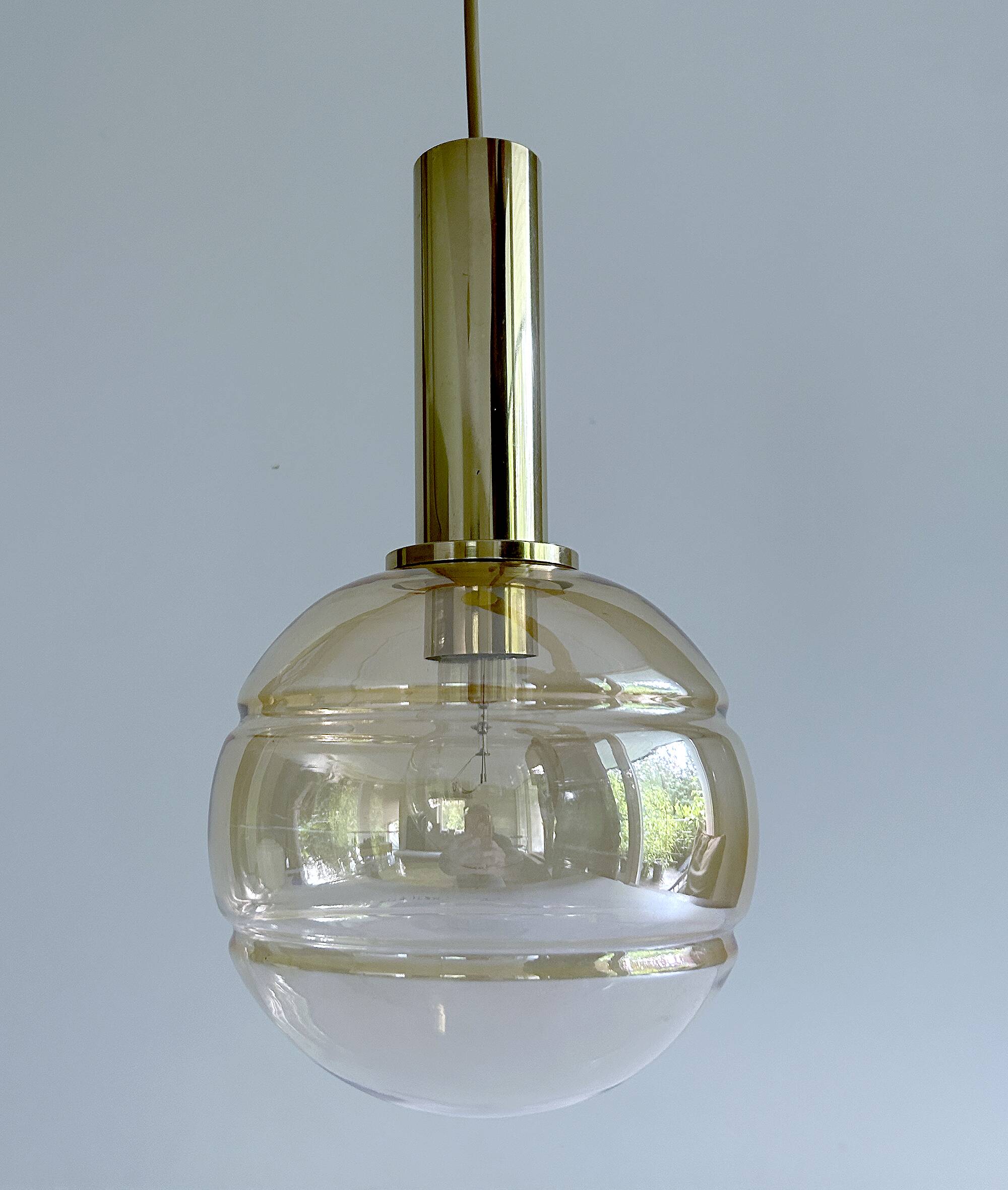 Paire de suspensions vintage en forme de globe en verre
