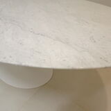 Knoll table in white square marble by Eero Saarinen
