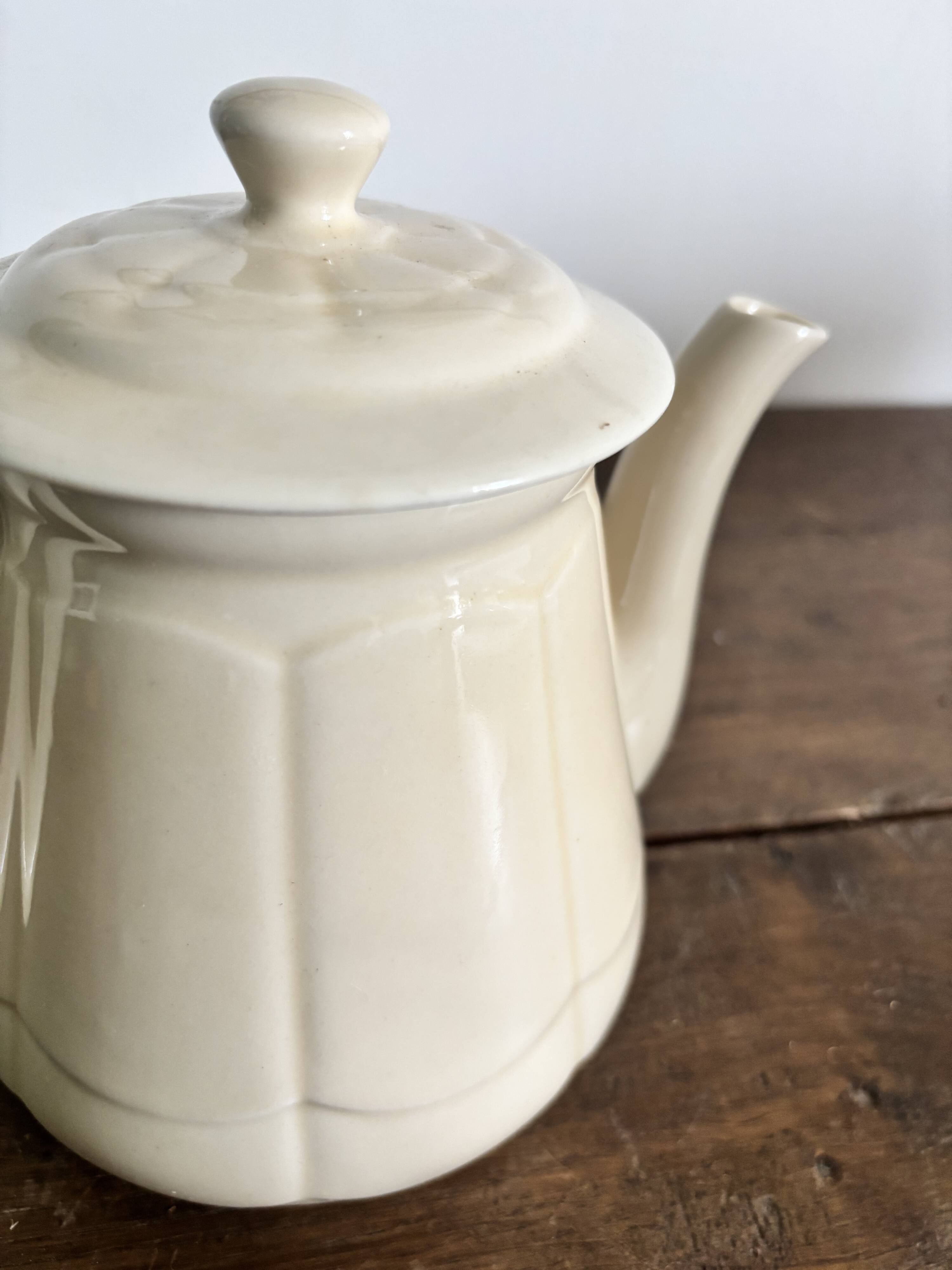 Antique ivory earthenware teapot – Art Deco style – 1930s/50s