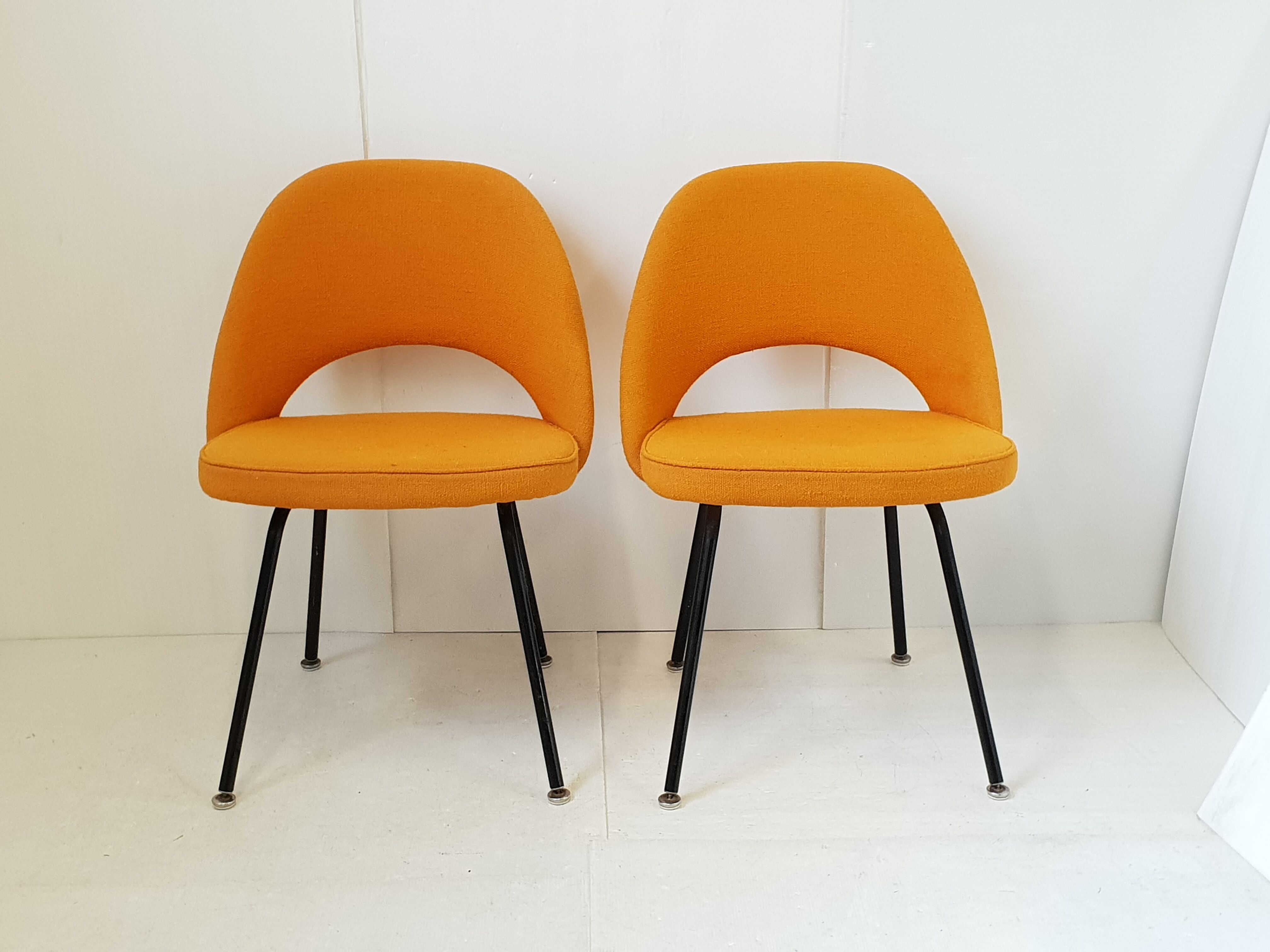 Paire de chaises Conférence Knoll par Eero Saarinen Selency