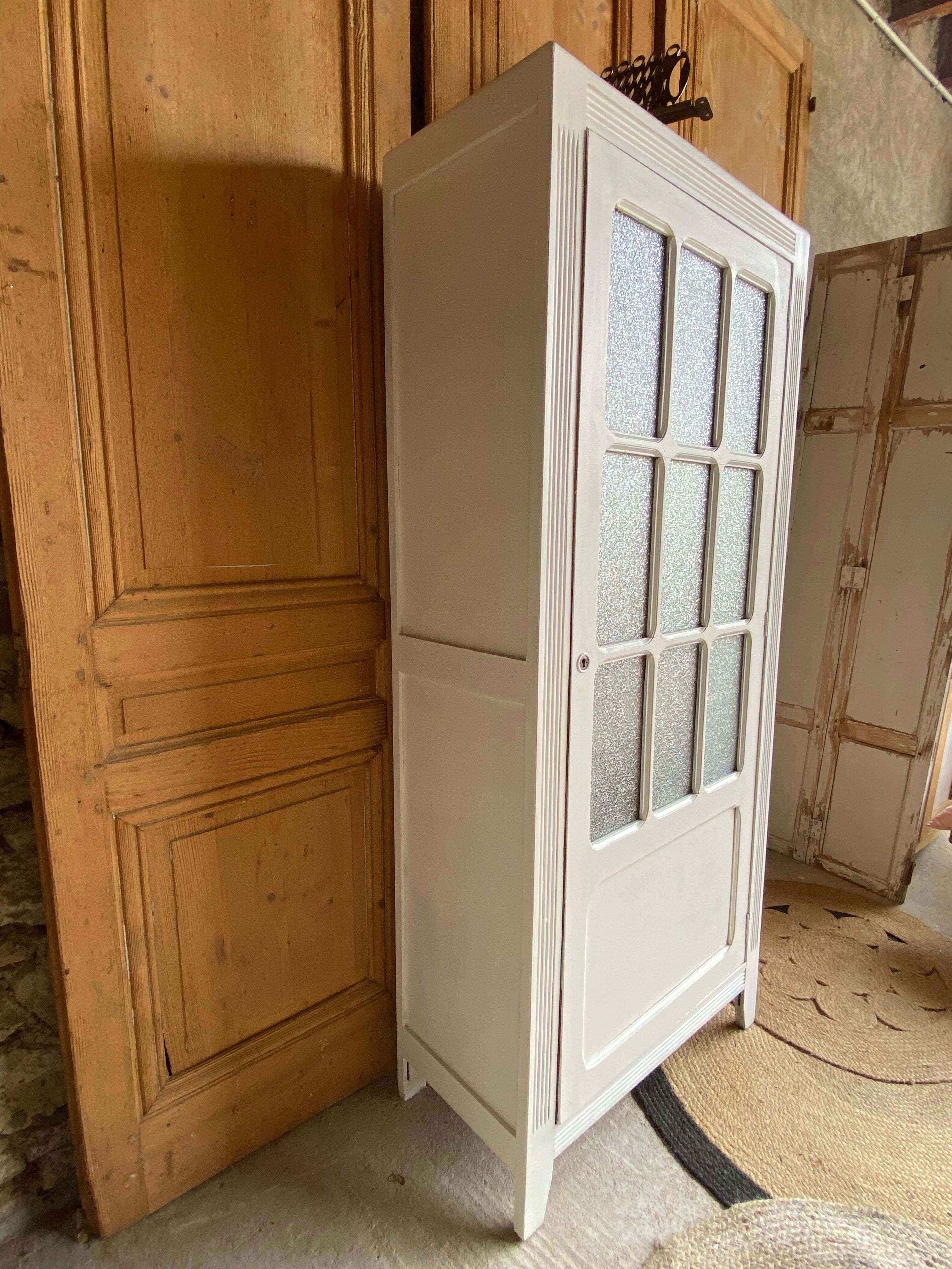 Parisian showcase cabinet