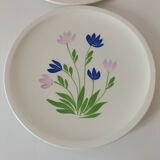 Duo d’assiettes à dessert Gien décor floral bleu et mauve peint à la main