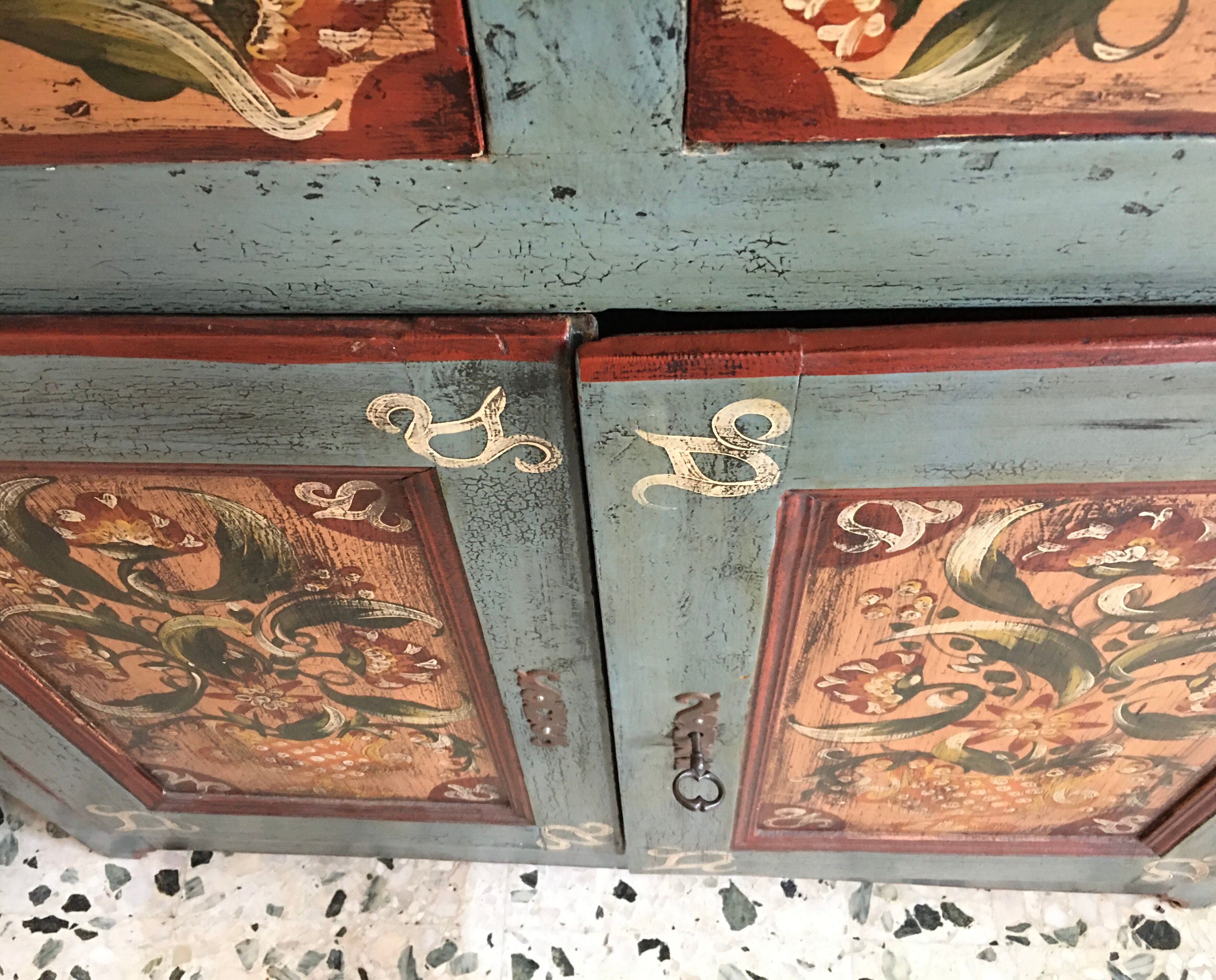 Parisian buffet with hand-painted patterns, 2 doors and 2 drawers.