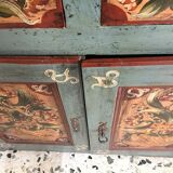 Buffet parisien avec des motifs peints à la mains 2 portes & 2 tiroirs.
