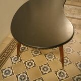 Table basse tripode années 50/60 forme rein Skai noir