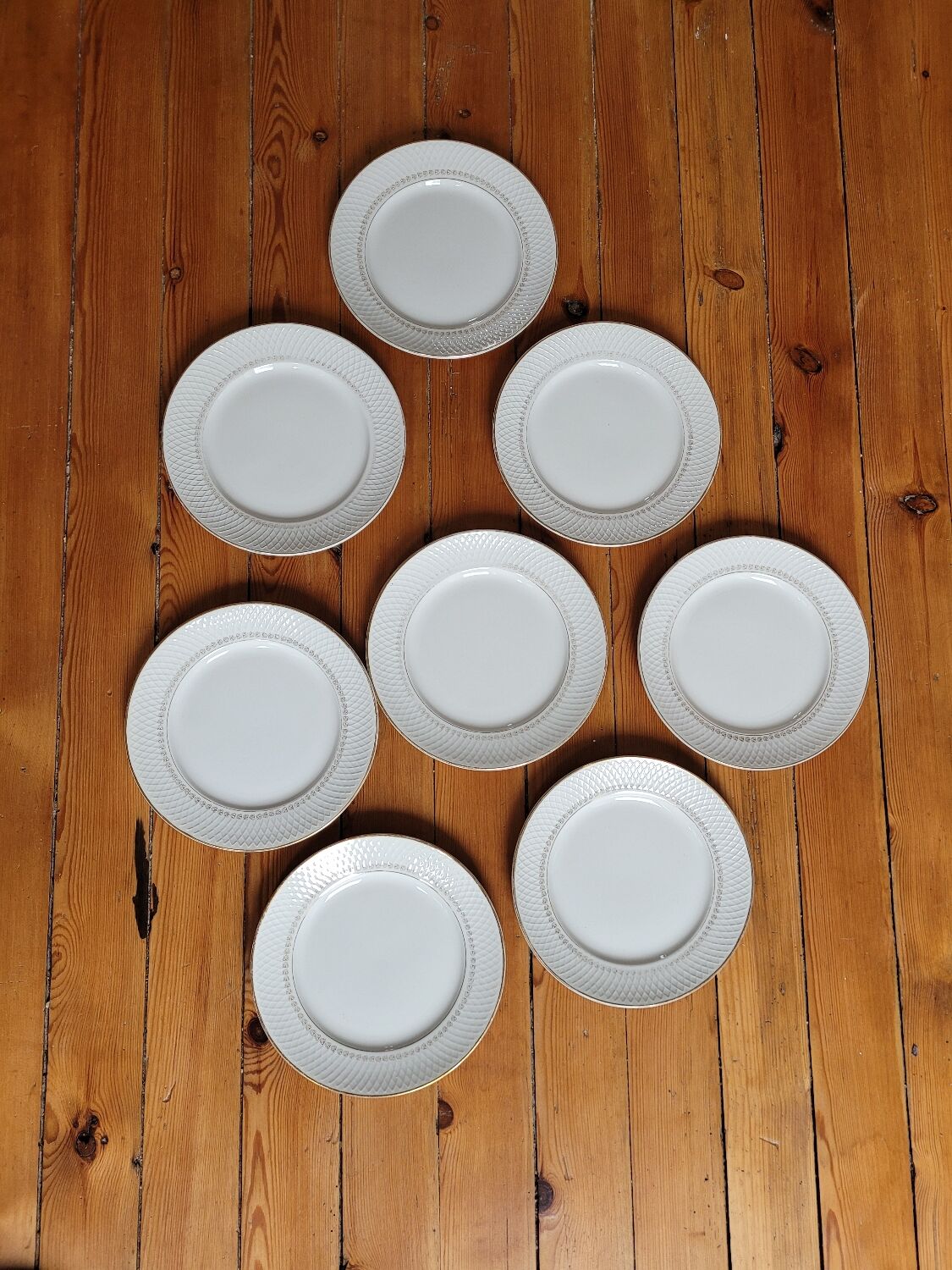 Set of 8 L'Eclat L'Amandinoise flat plates