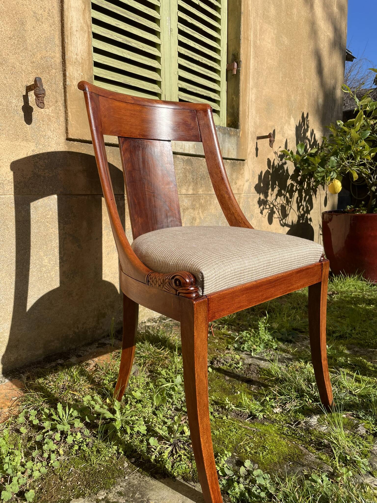 Empire style gondola chair