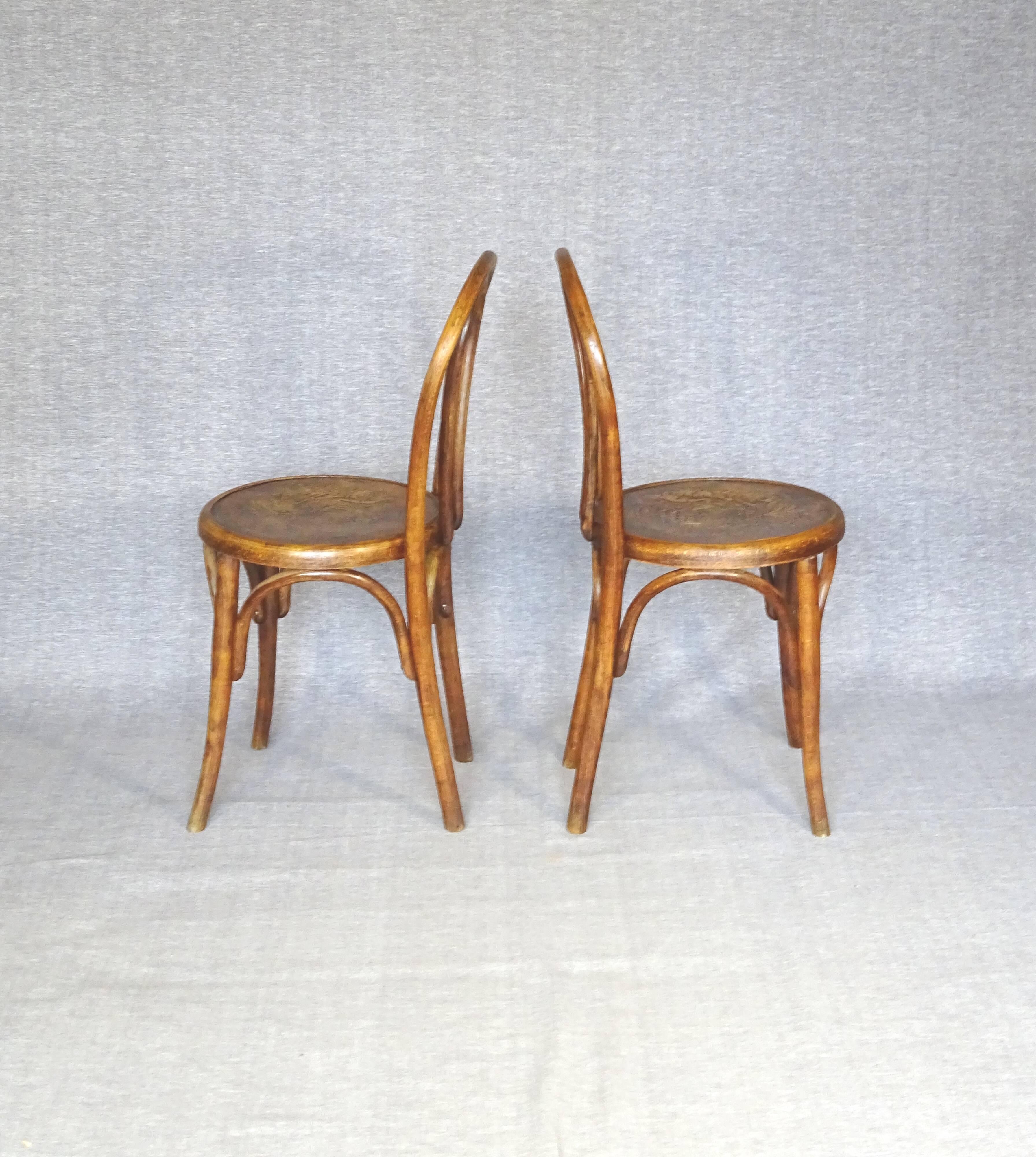 2 chaises Bistrot vers 1910 assise bois thermoformées