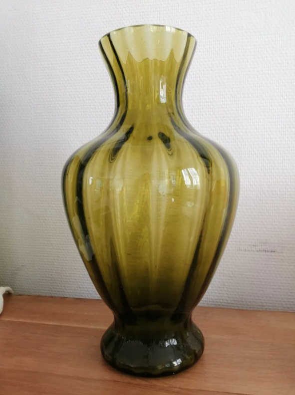Glass vase