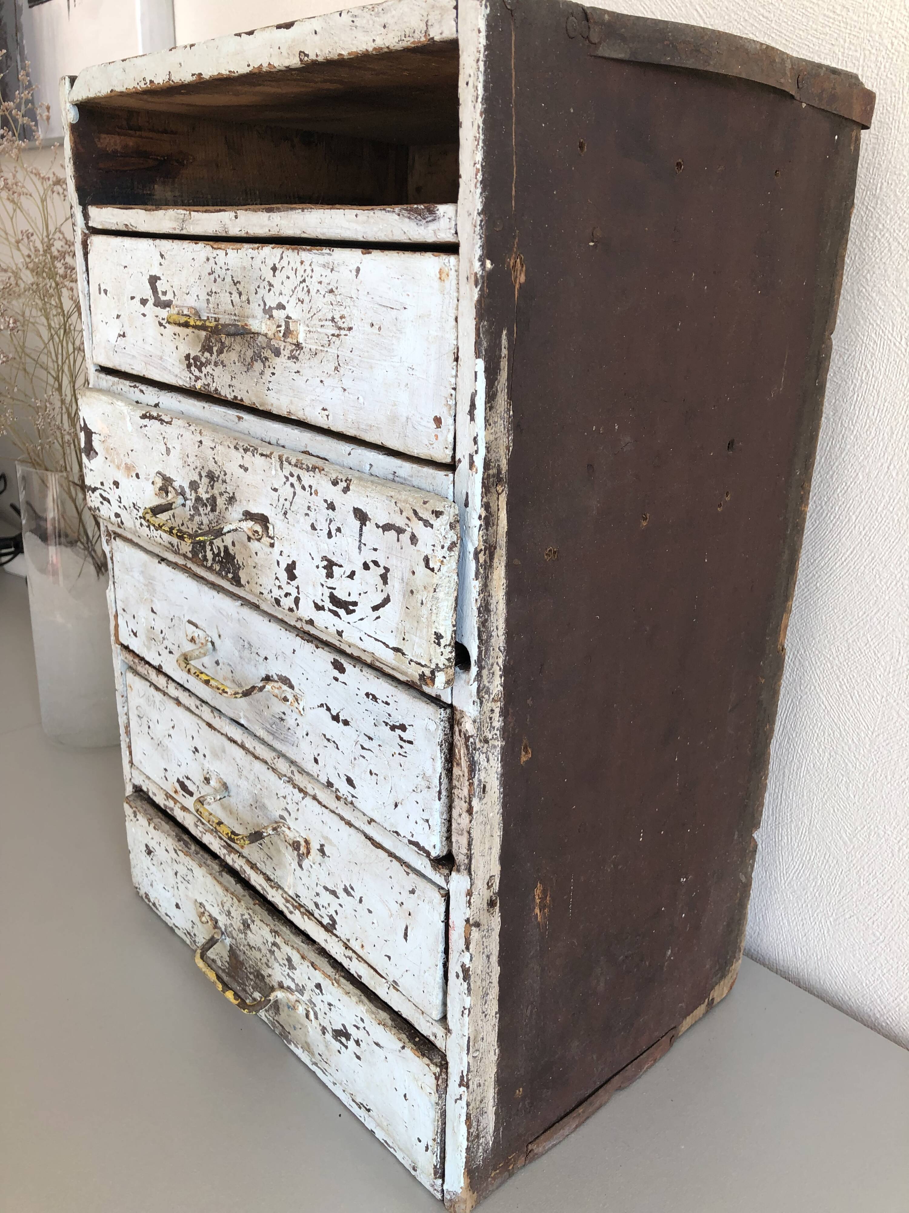 Small drawers furniture skated