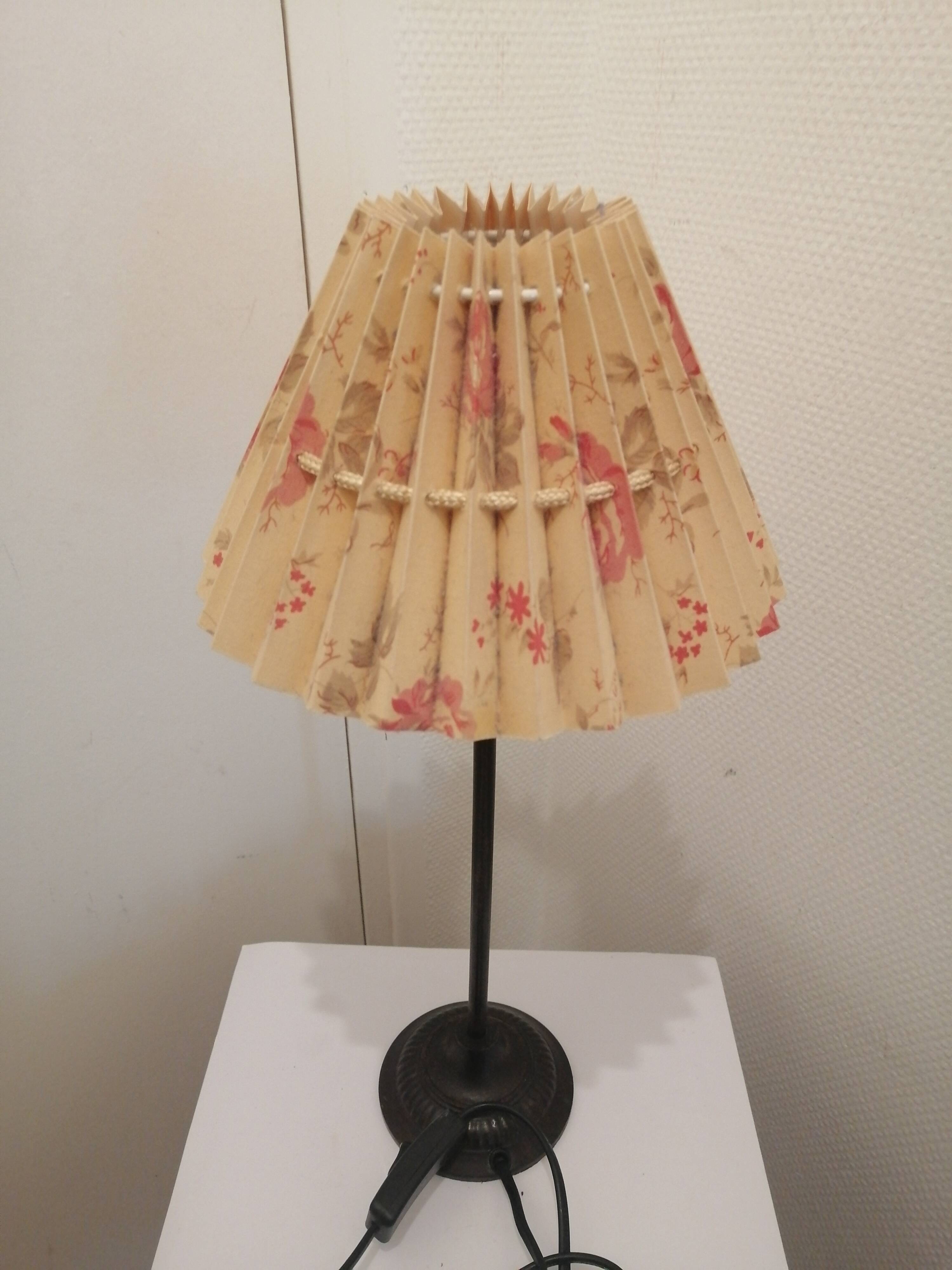 Vintage or other vintage footbed lamp