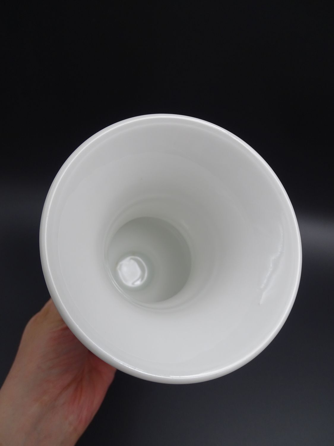 Vase Médicis, en porcelaine blanche, fabrique allemande