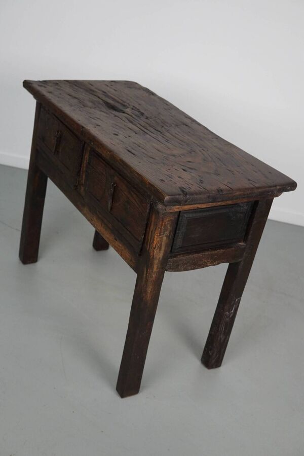 Table d'appoint / console rustique espagnole en châtaignier antique, 18e siècle