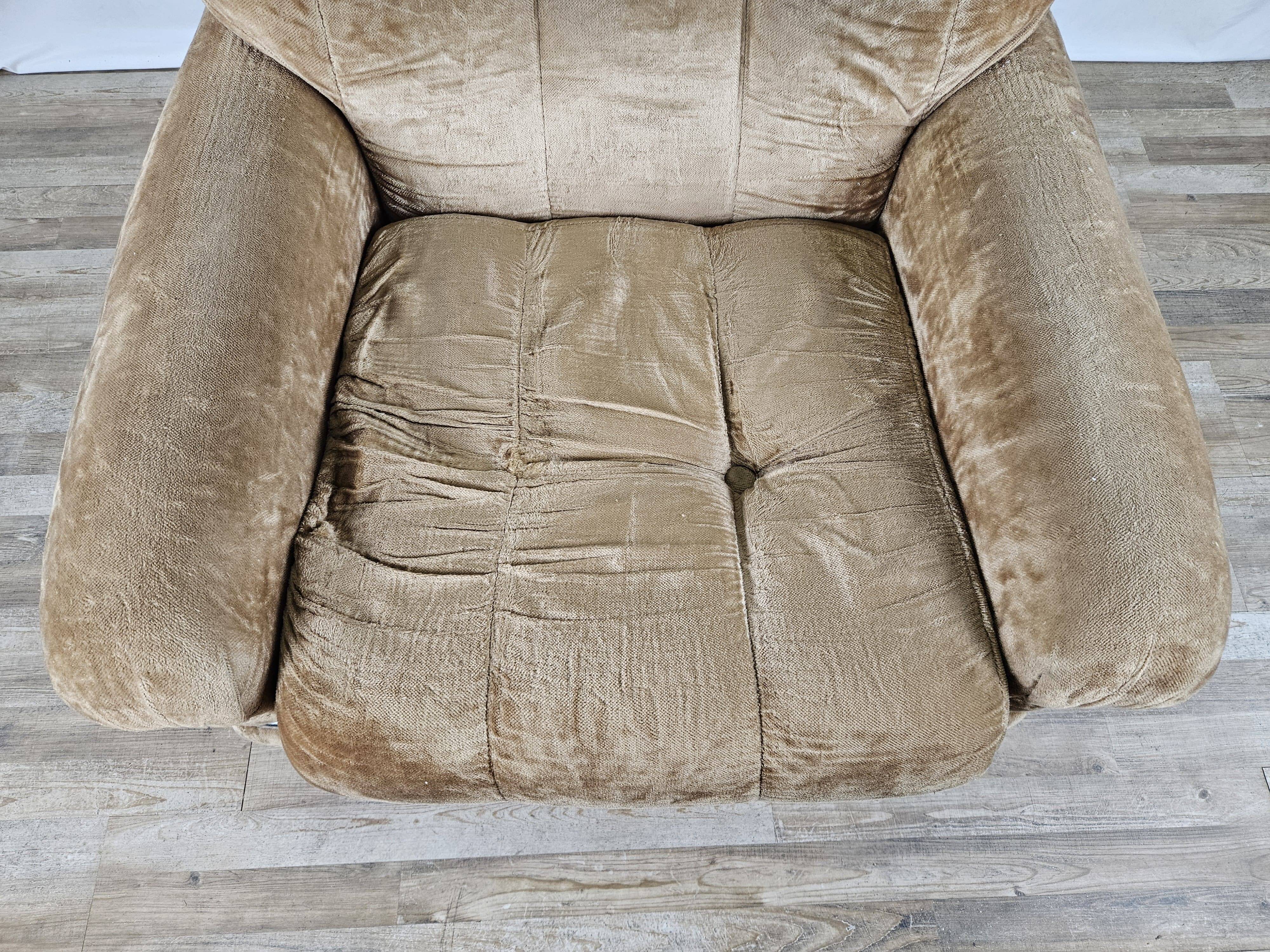 Fauteuil années 70 en tissu et acier