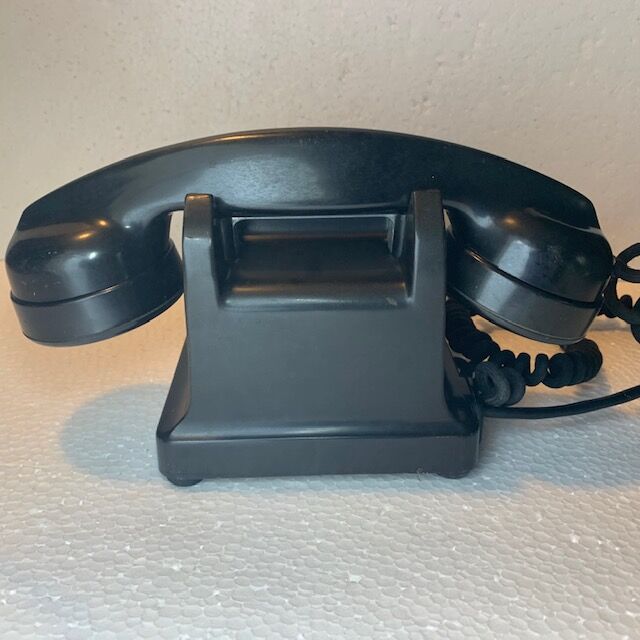 Black bakelite dial phone