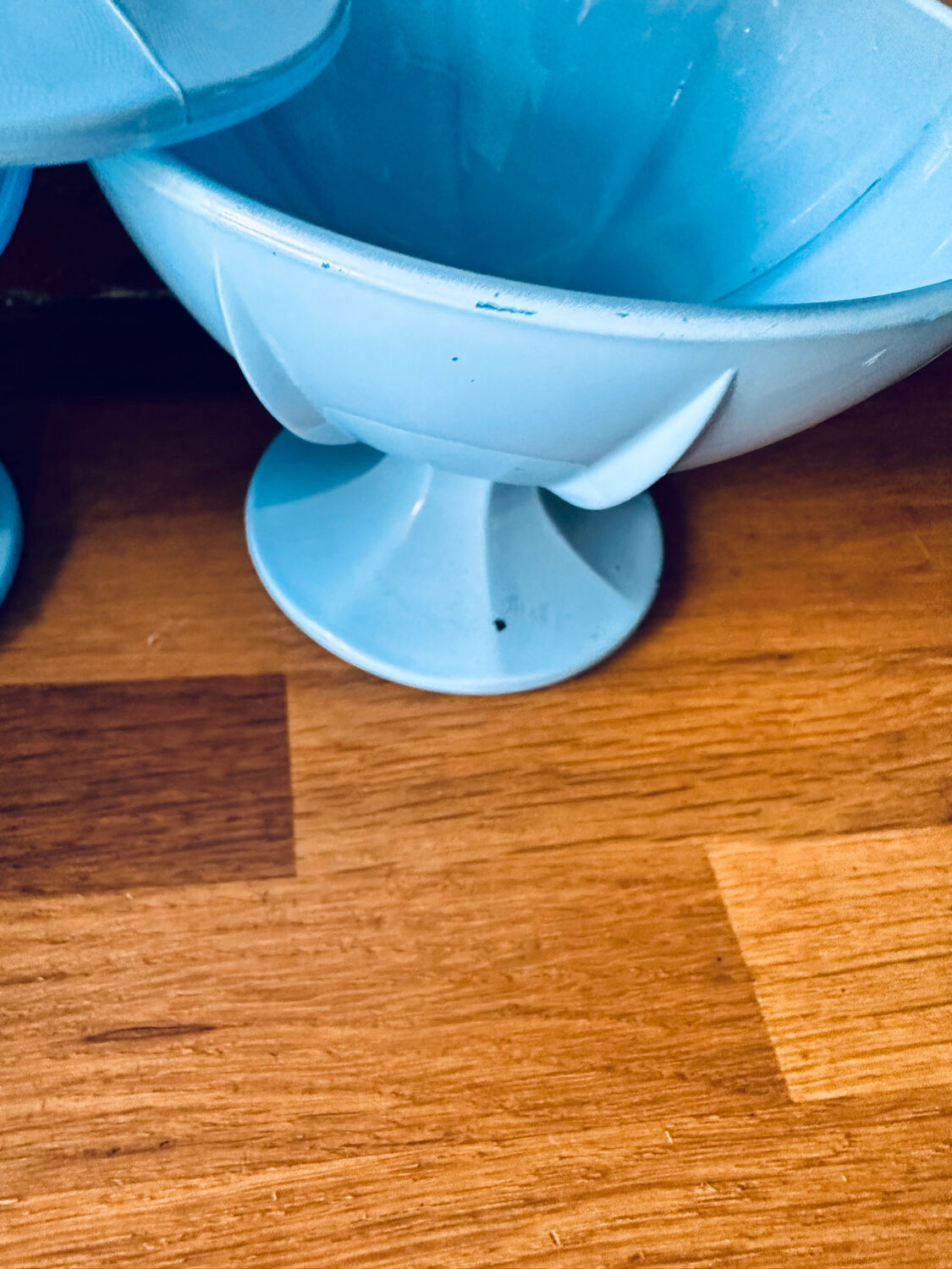 Vintage ice cream sundaes services