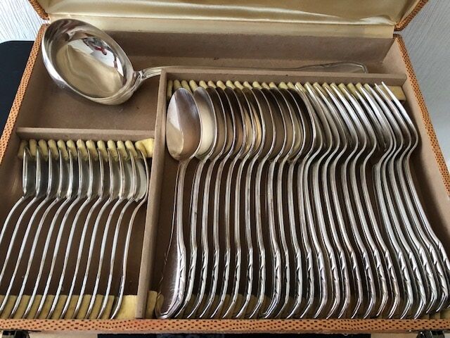 37 pieces of silver metal SFAM in its original box